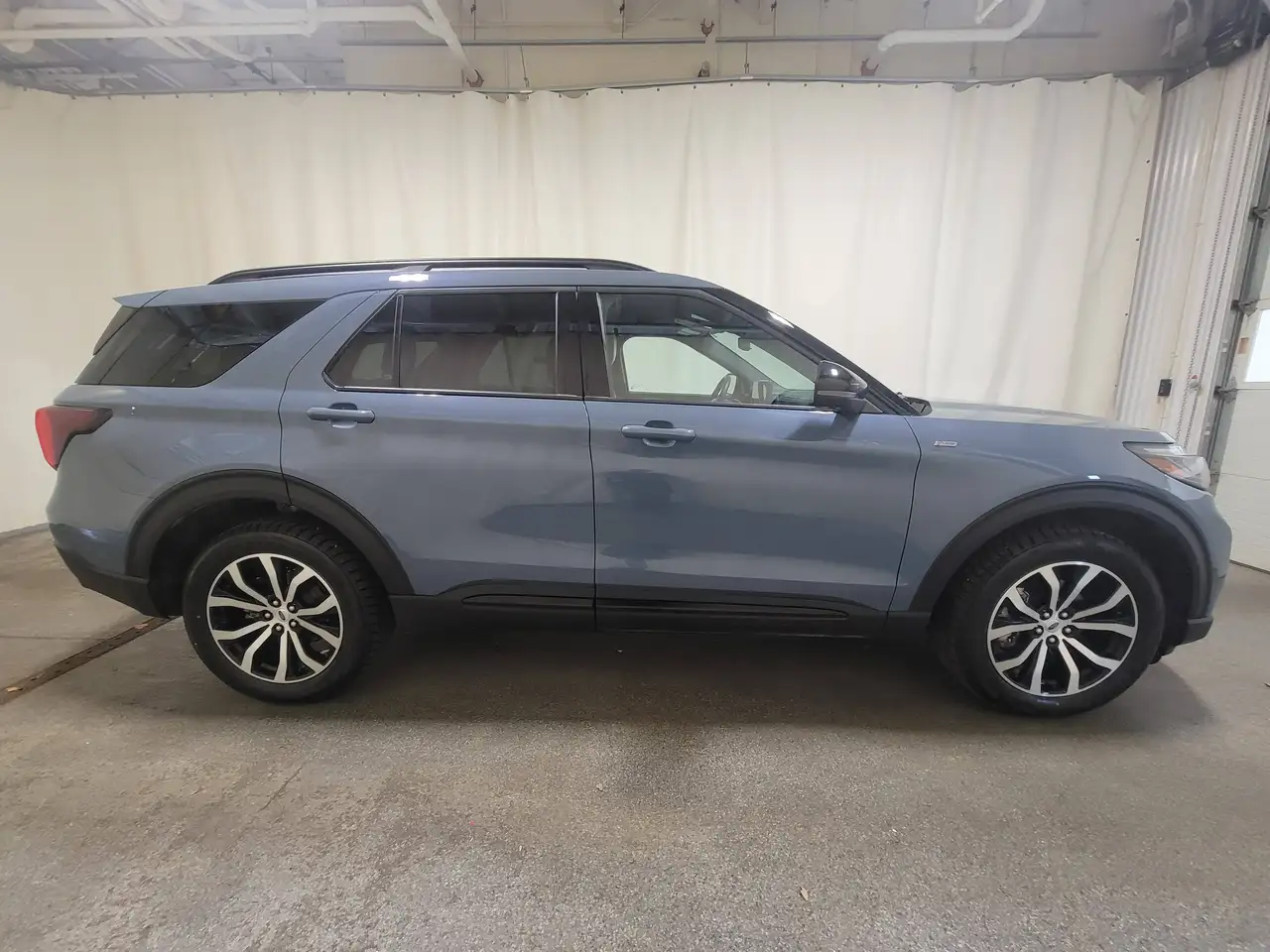 Ford Explorer снимка Ford Explorer