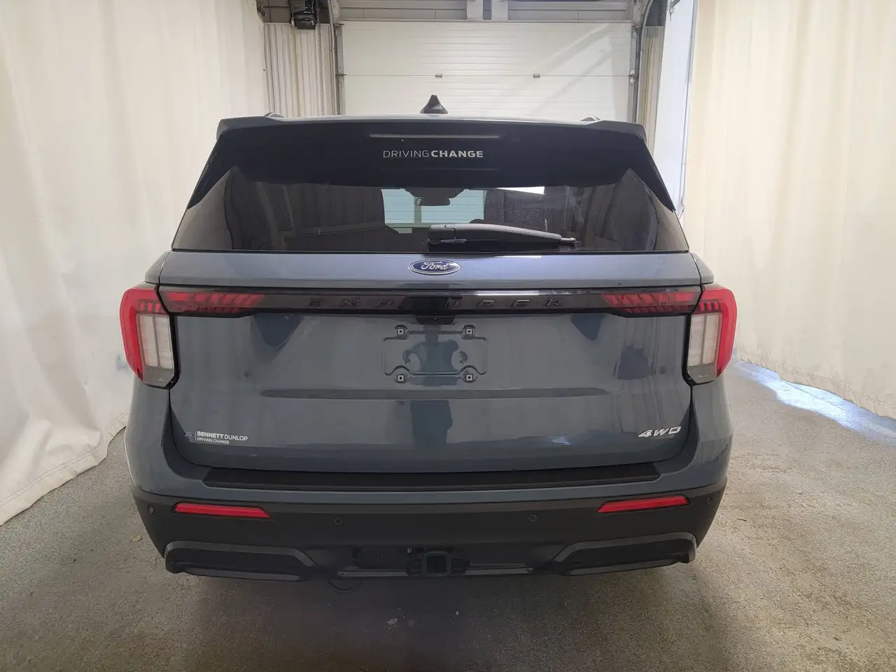Ford Explorer снимка Ford Explorer