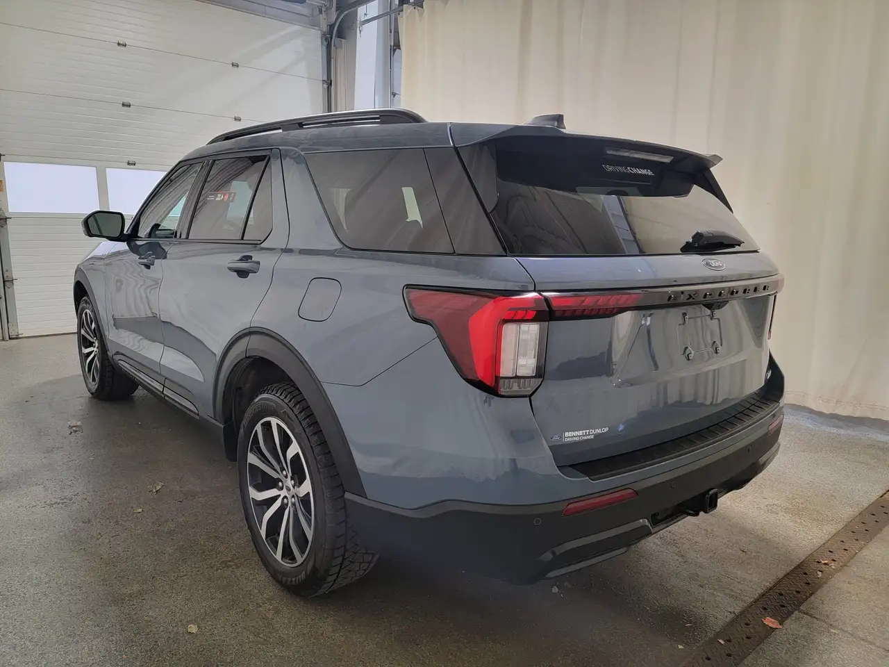 Ford Explorer снимка Ford Explorer
