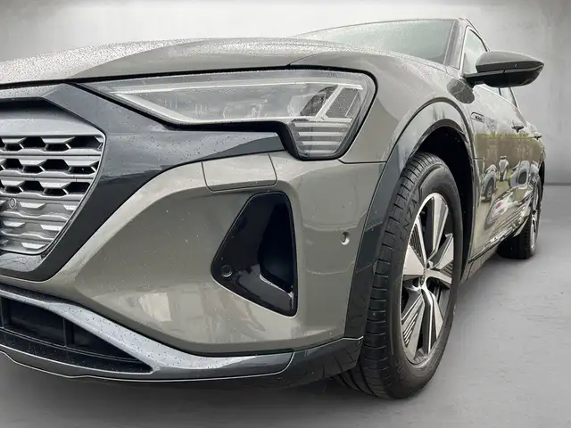 Audi Q8 E-Tron view 5