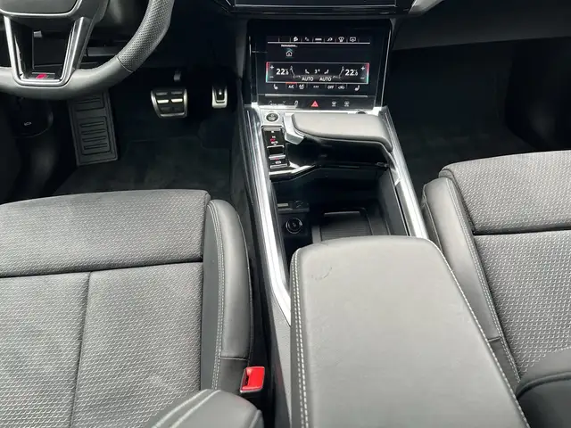 Audi Q8 E-Tron view 10