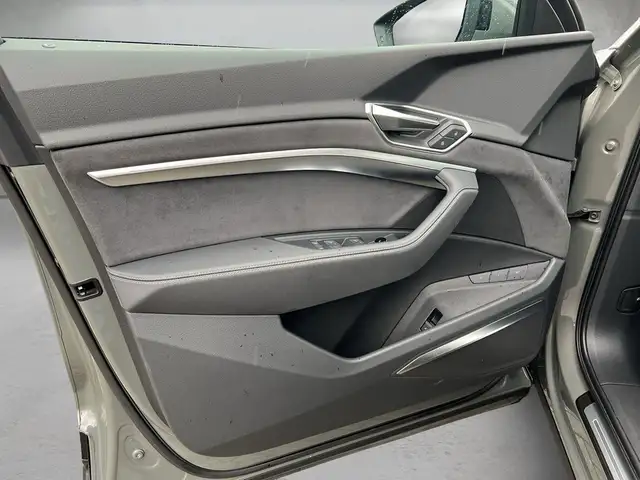 Audi Q8 E-Tron view 7