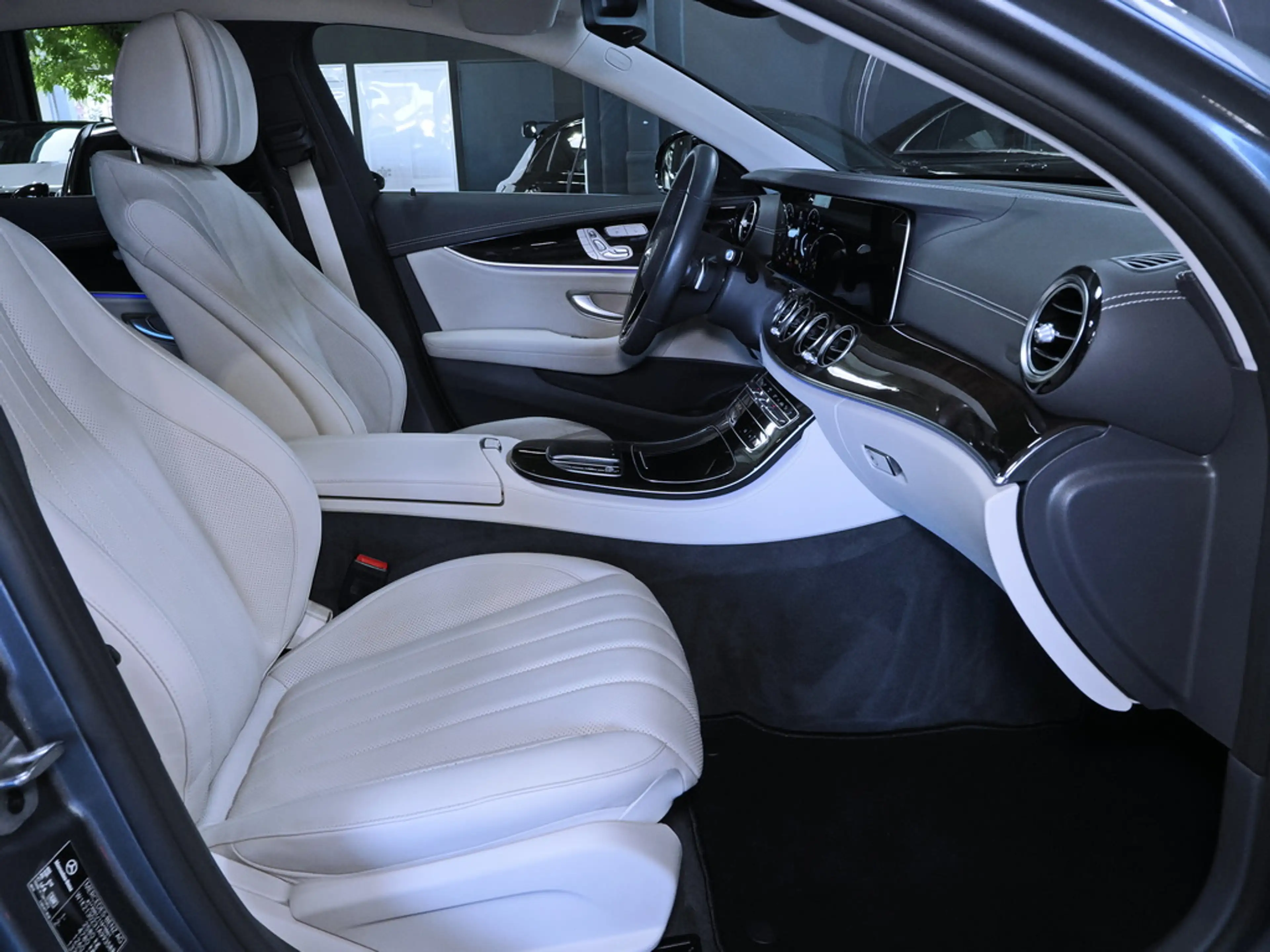Mercedes-Benz E 400 d 4M AVANTGARDE 360 KAMERA ACC AHK SHZ — photo 12