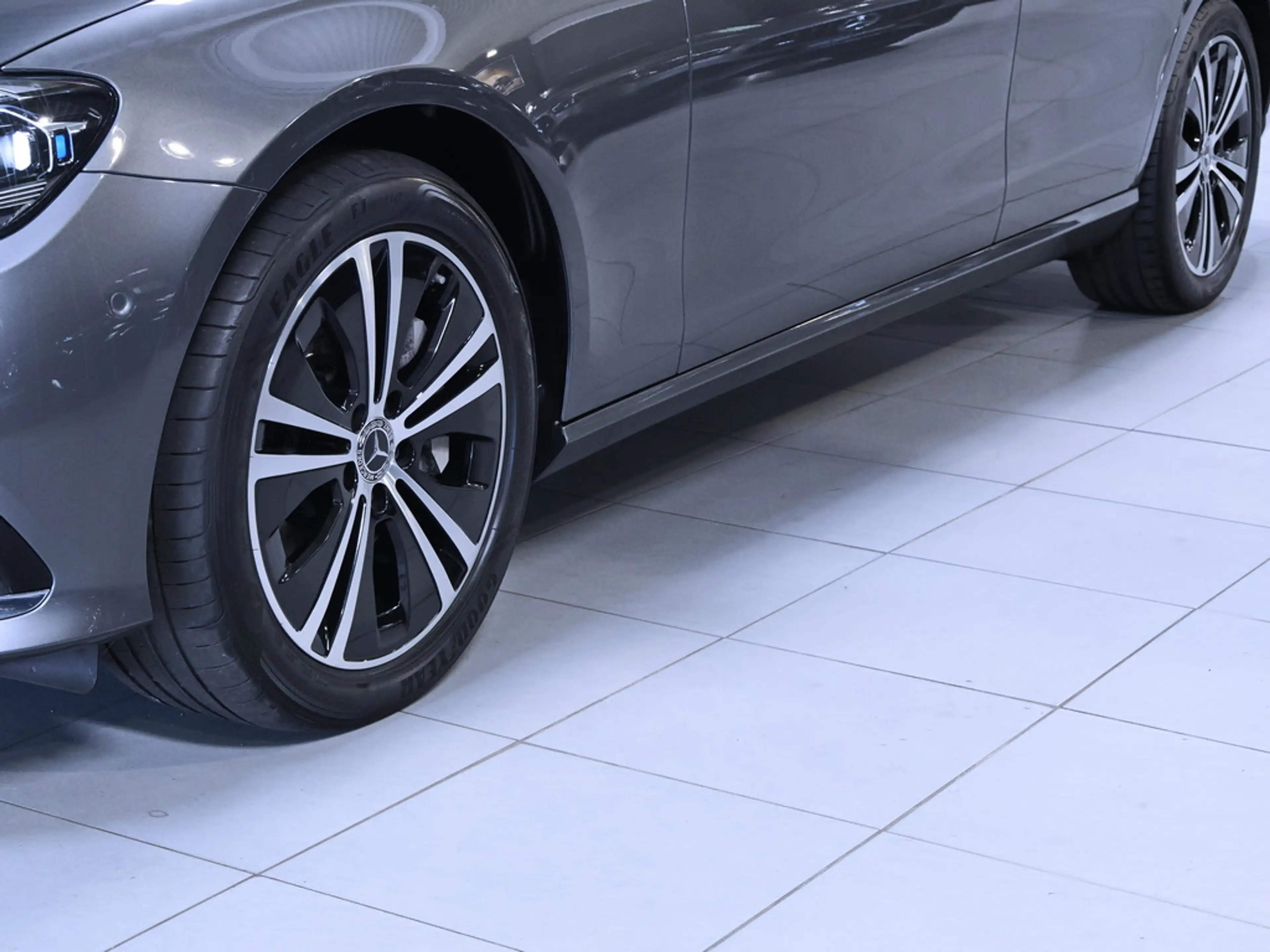 Mercedes-Benz E 400 d 4M AVANTGARDE 360 KAMERA ACC AHK SHZ — photo 7