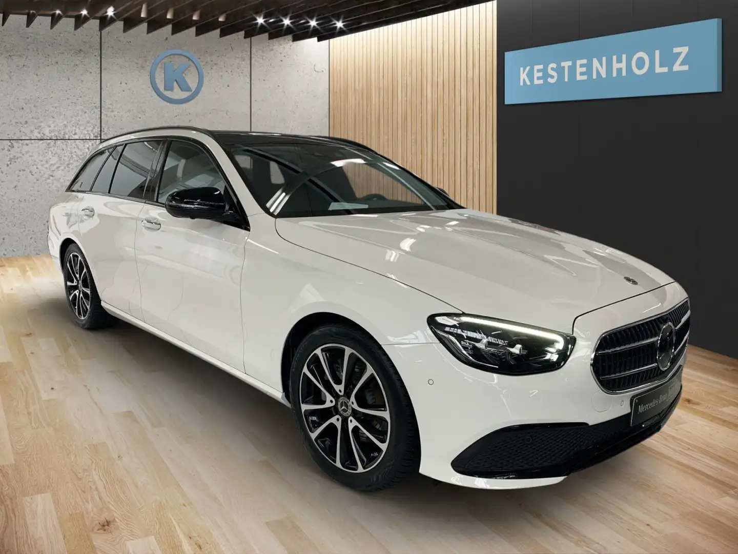 Mercedes-Benz E 220 E 220 d T *AVANTGARDE*NIGHT*360°*PANO*SHZ*MBUX* Blanco - 2