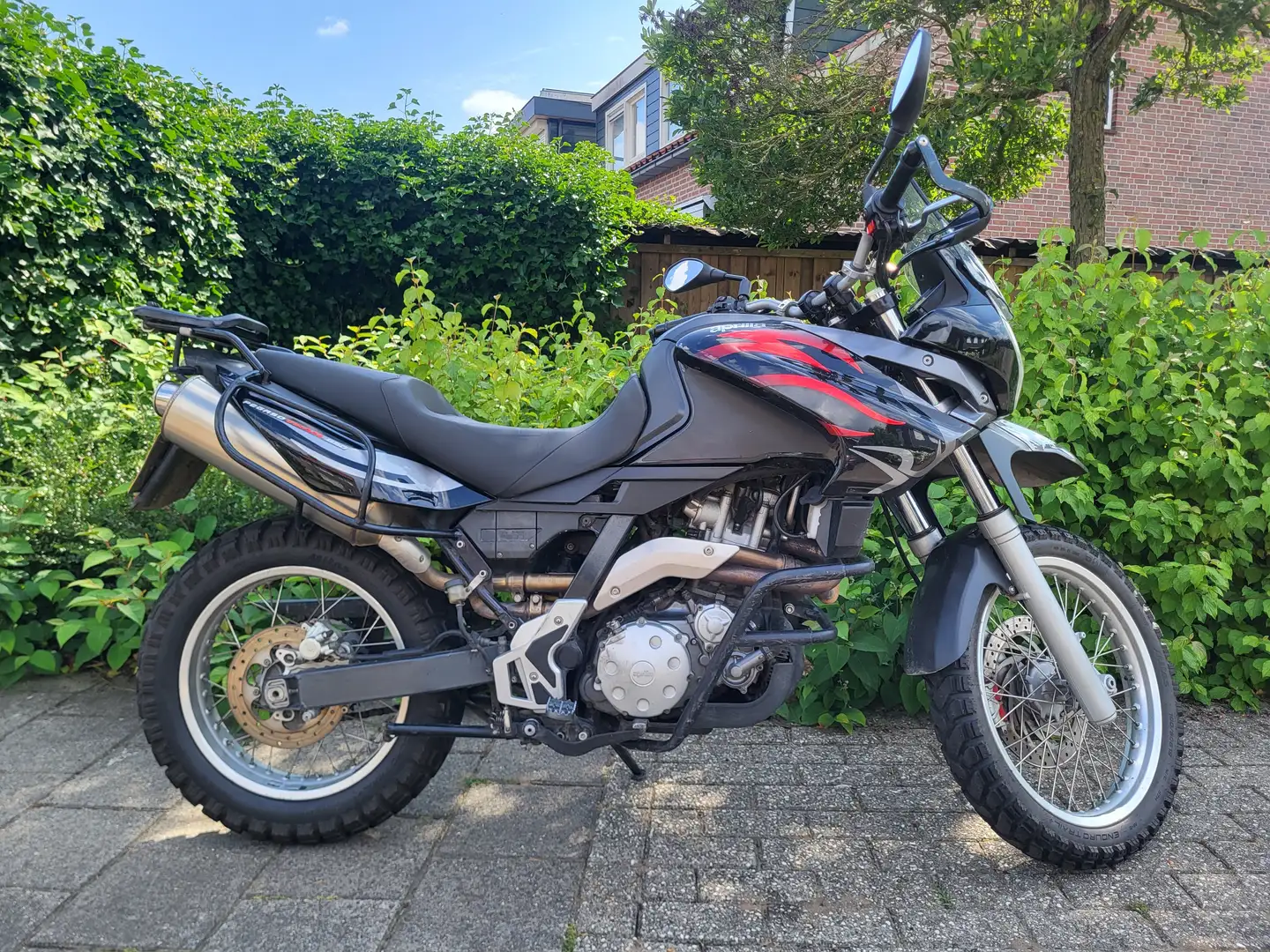 Aprilia Pegaso 650 Trail Rood - 2