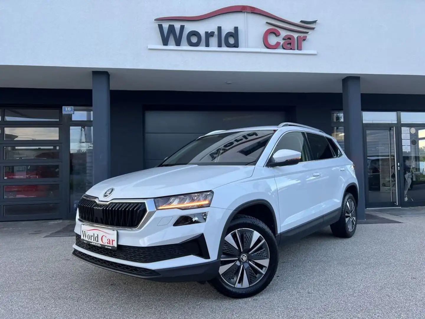 Skoda Karoq Style 2,0 TDI DSG LED-AHK-VIRTUAL-FACELIFT Weiß - 1