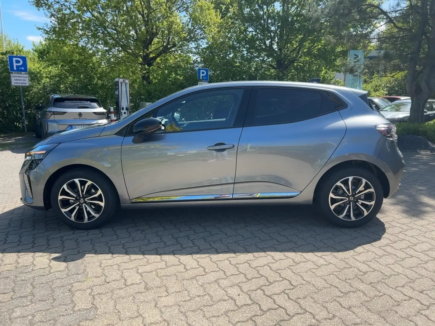 Renault Clio Techno TCe 90 Navi/PDC/SHZ/GJR Grijs - 2