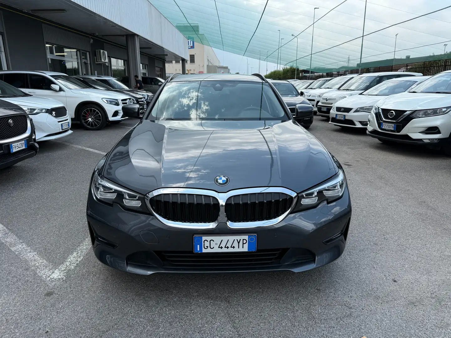 BMW 320 320d Touring mhev 48V xdrive Grigio - 2