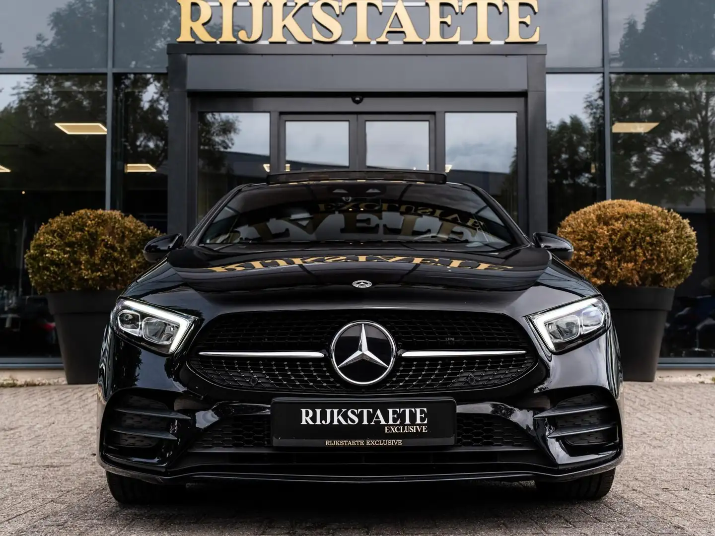 Mercedes-Benz A 250 A250e AMG|PANO|18''|CARPLAY|PLUG-IN|SFEERV Zwart - 2