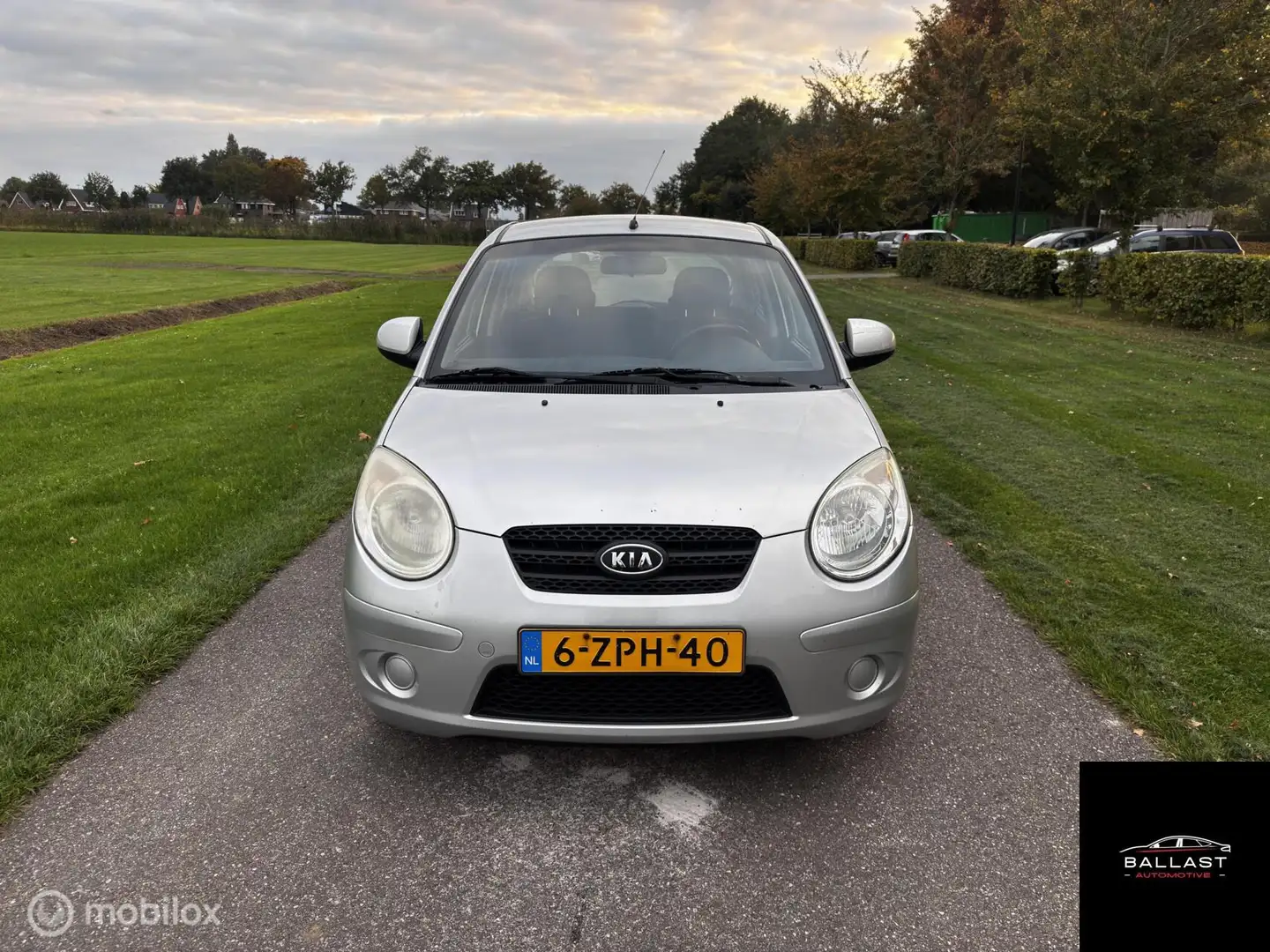 Kia Picanto 1.1 Fifteen Grau - 2