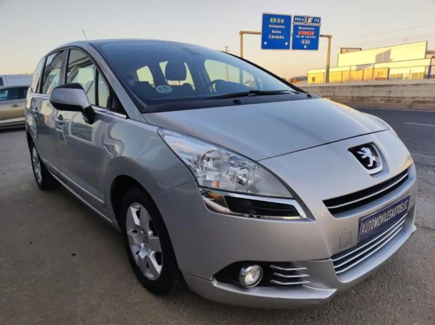Peugeot 5008 1.6HDI FAP Active 110 Gris - 1