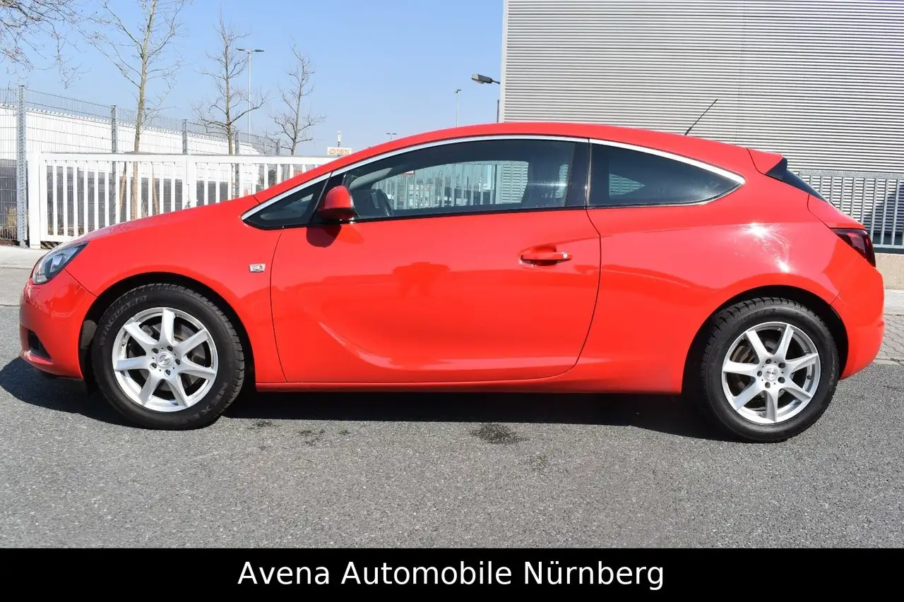 Opel Astra Coupé in Rot gebraucht in Nürnberg für € 7.790