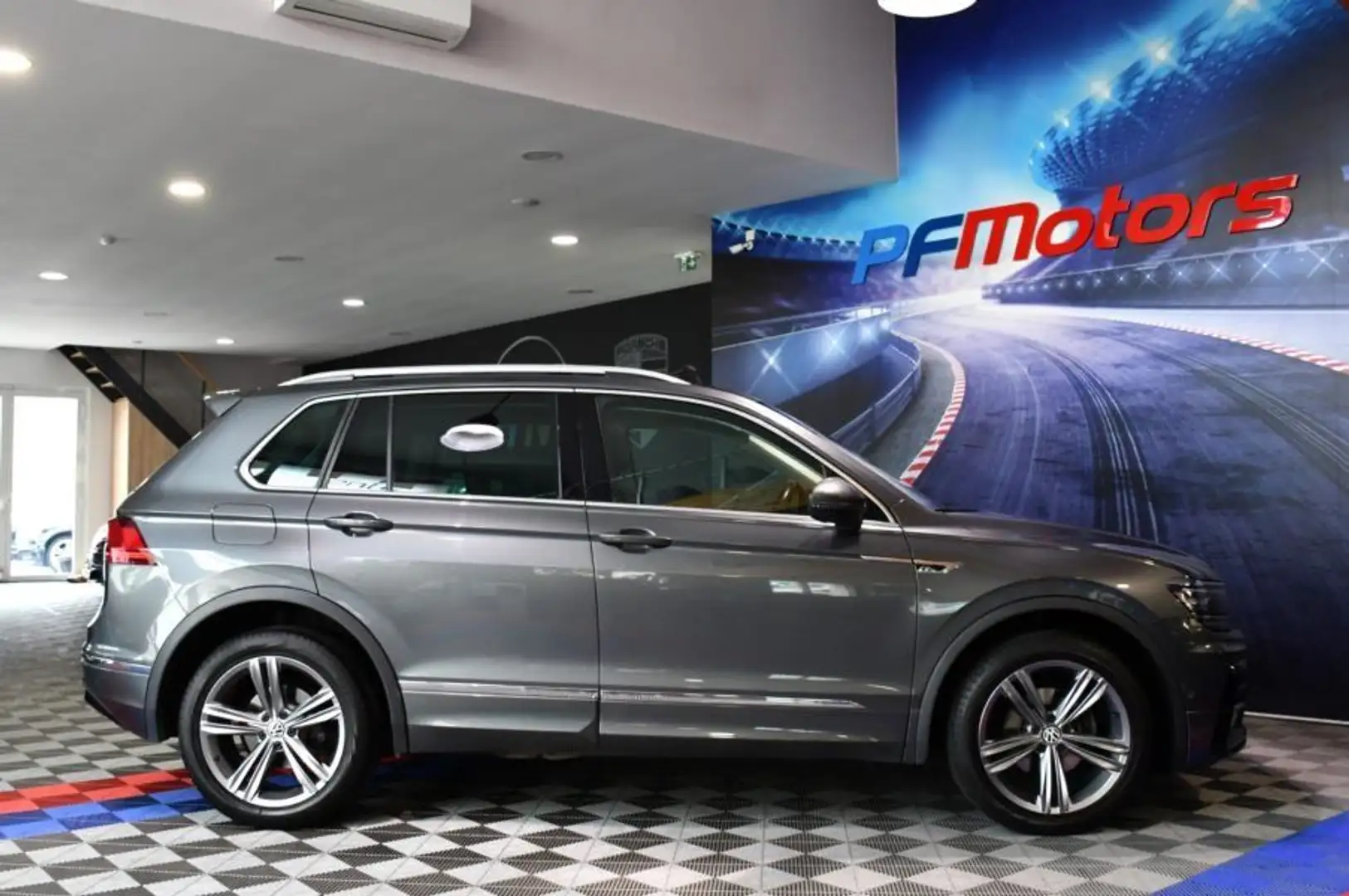 Volkswagen Tiguan R-Line Carat 2.0 TDI 150 DSG 4Motion GPS Virtual T Gris - 2