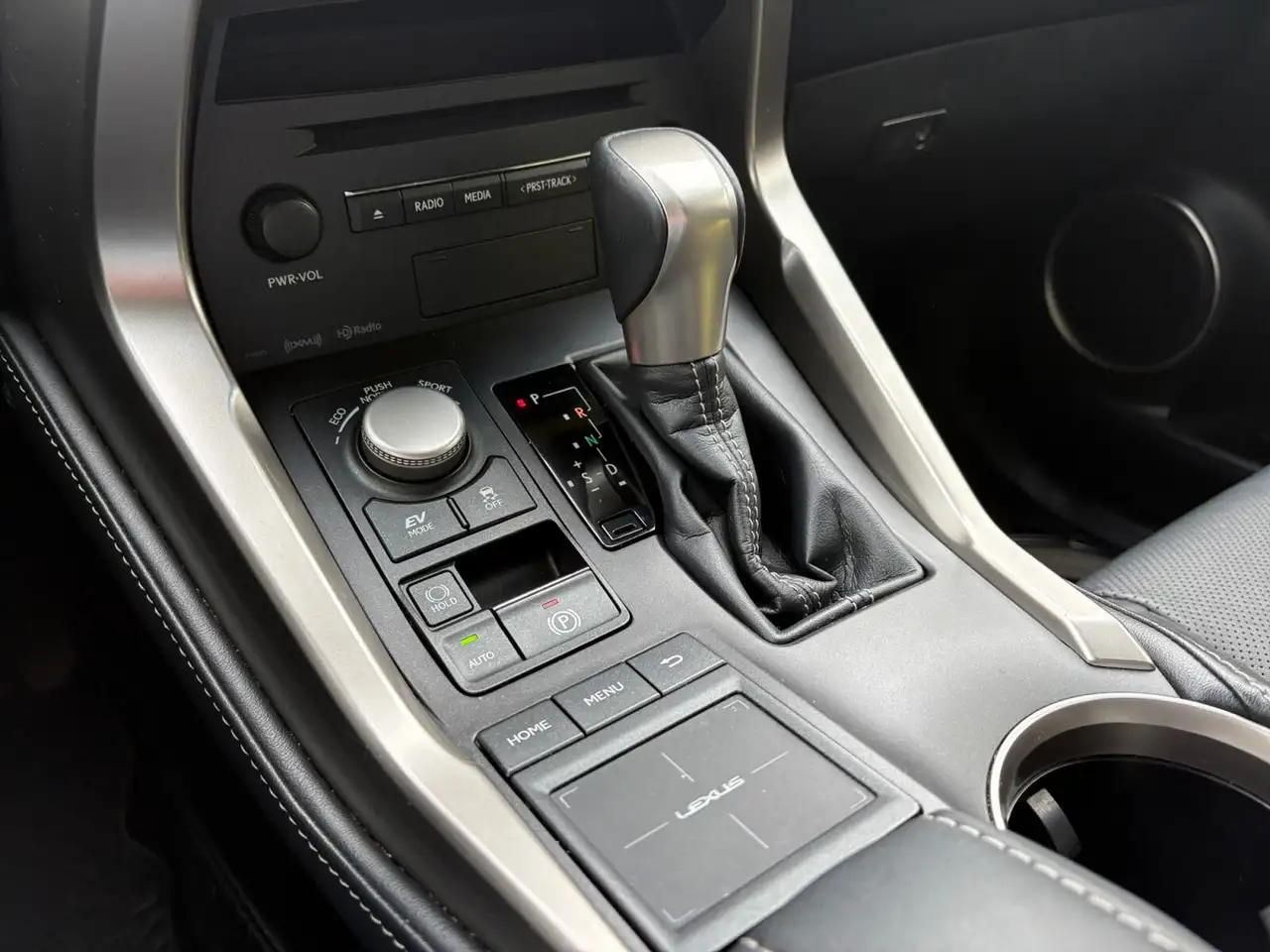 Lexus NX fotografie Lexus NX