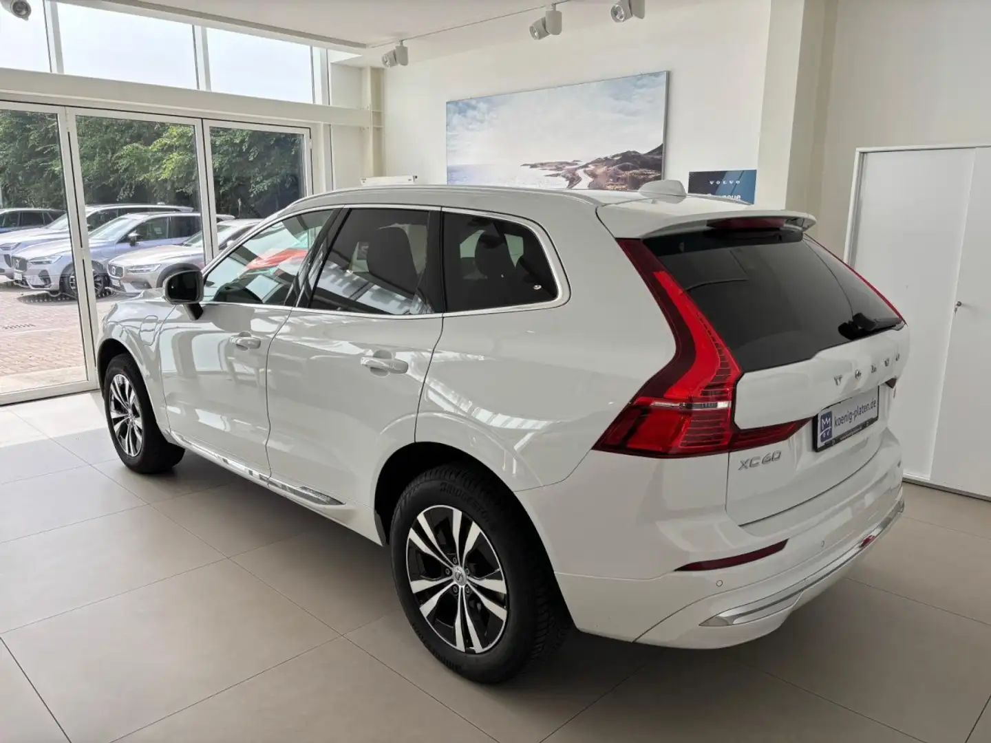 Volvo XC60 T6 AWD InscriptionExpression Plug-In Hybrid Klima Weiß - 2