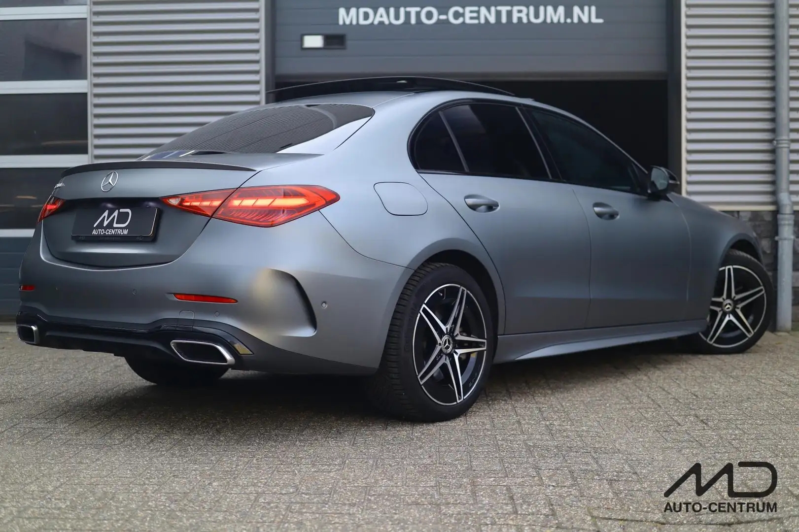 Mercedes-Benz C 300 e AMG| Pano| Memory| 360| Magno Grijs - 2