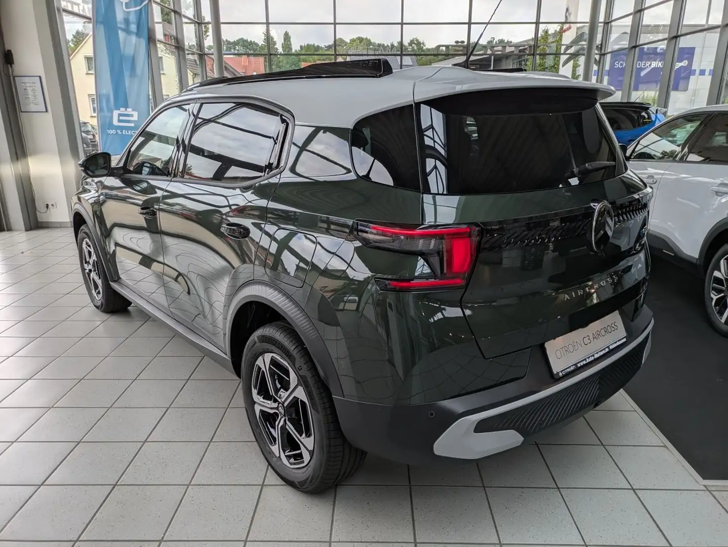 Citroen C3 Aircross ë 113 MAX Grün - 2