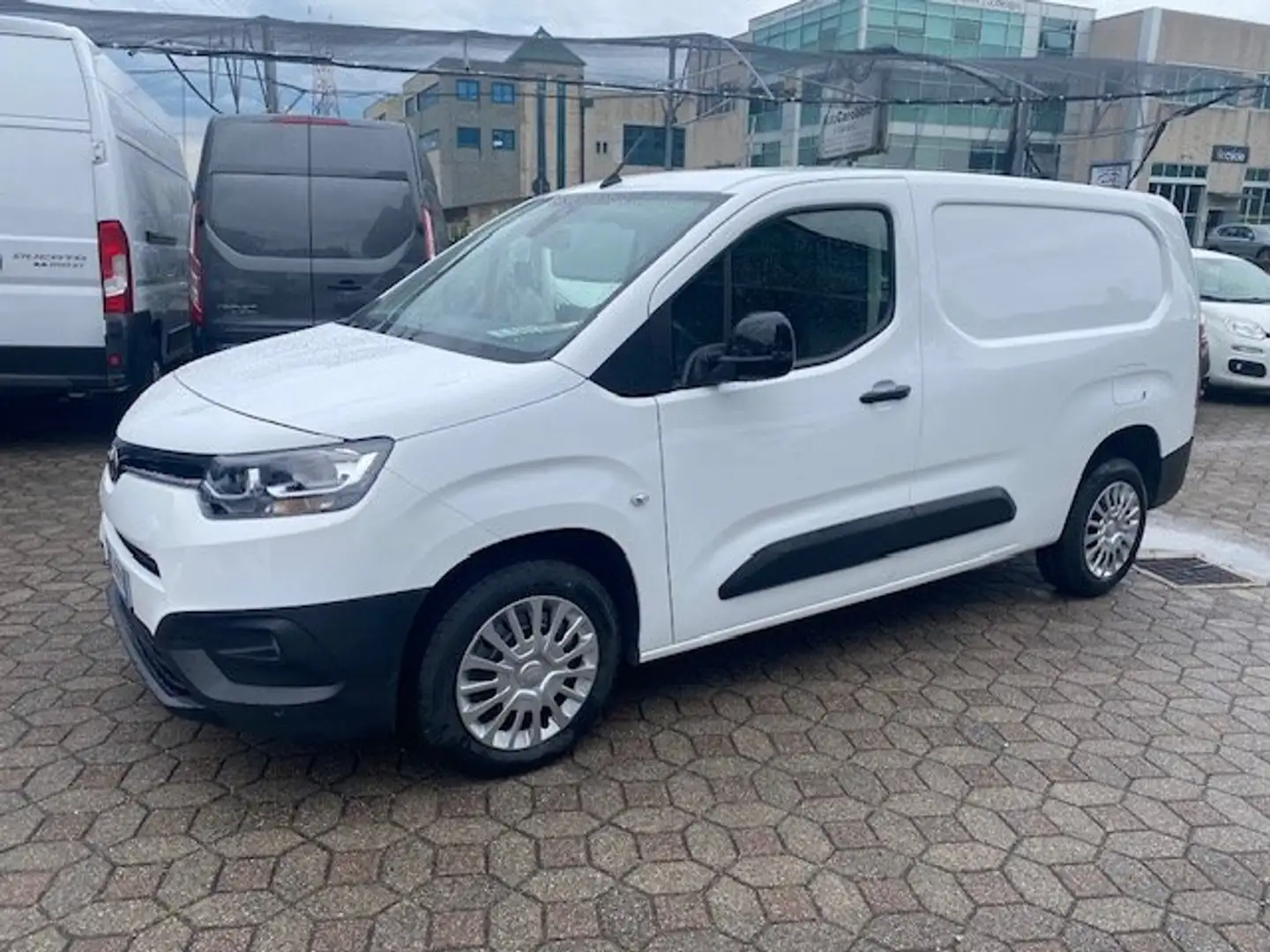 Toyota Proace City 1.5 D-4D L2 COMFORT Bílá - 2