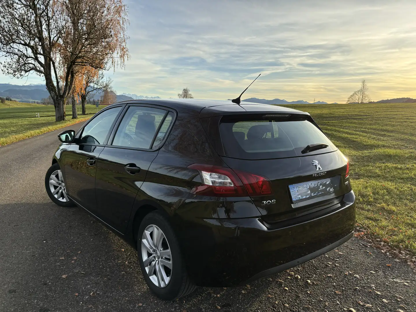 Peugeot 308 308 Active PureTech 110 Stop & Start Schwarz - 2