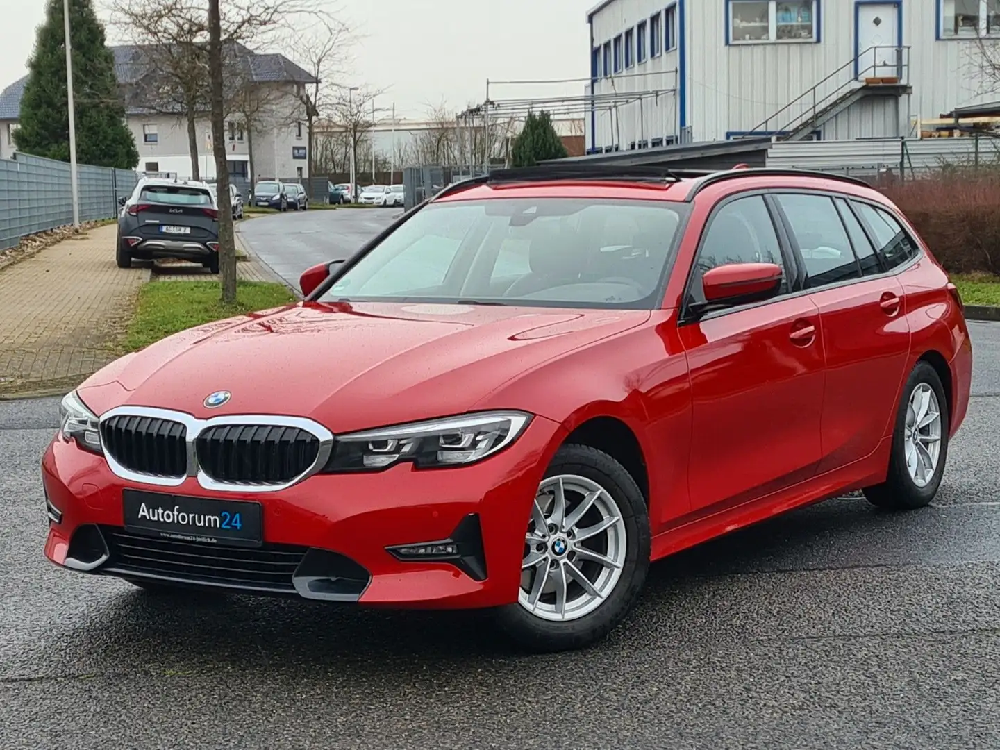 BMW 320 3 Touring 320 i Sport Line*Autom.*Navi*LED*PDC* Rouge - 1