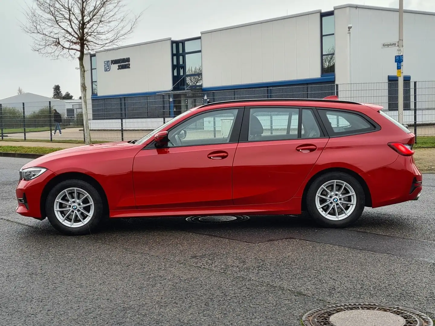 BMW 320 3 Touring 320 i Sport Line*Autom.*Navi*LED*PDC* Rouge - 2