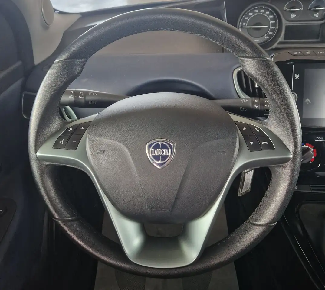 Lancia Ypsilon 2024 — фото 12