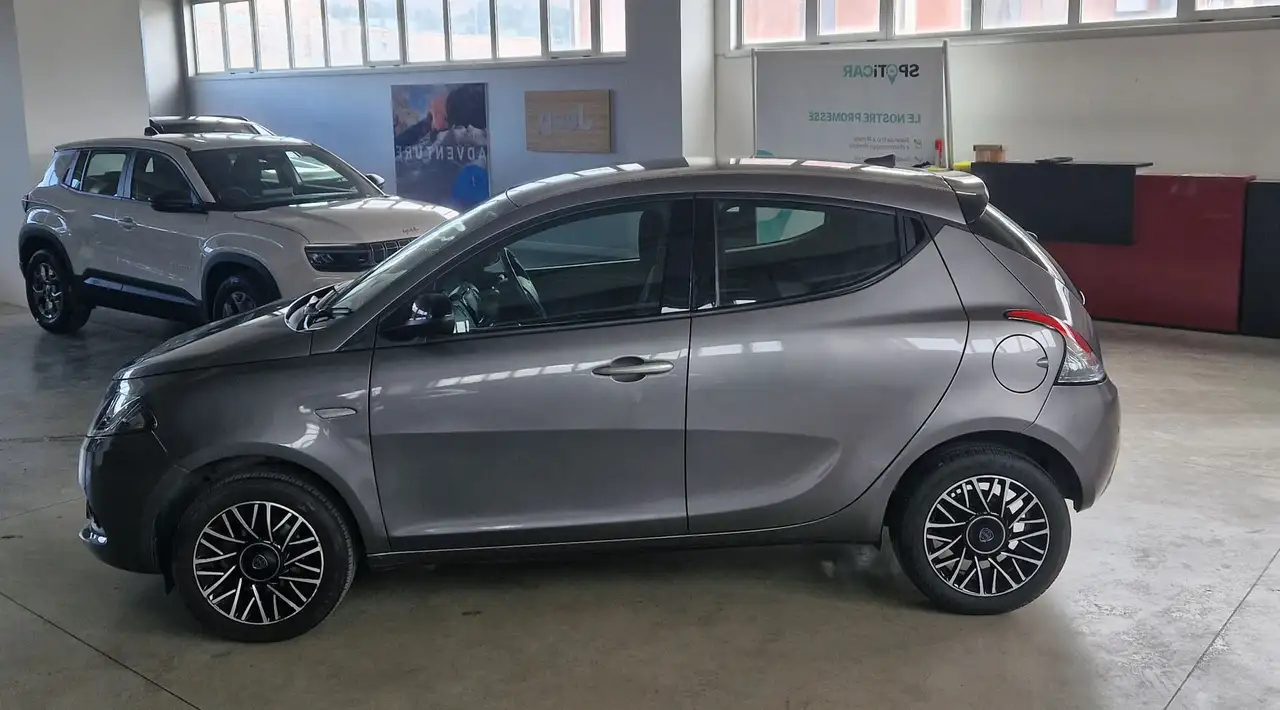 Lancia Ypsilon 2024