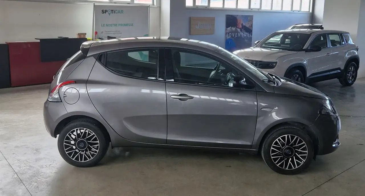 Lancia Ypsilon 2024 — фото 6
