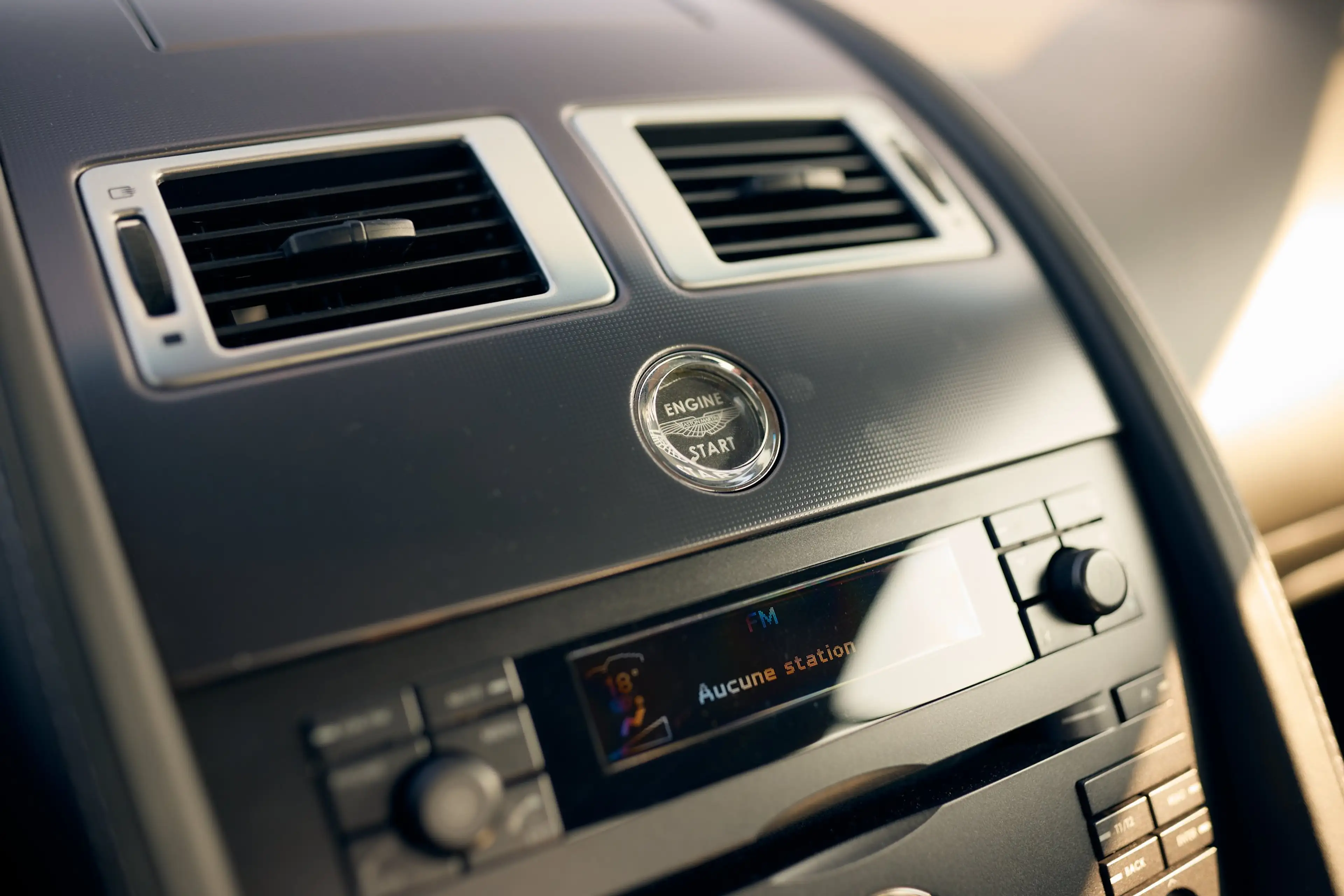 Aston Martin V8 4.3 V8 — photo 9