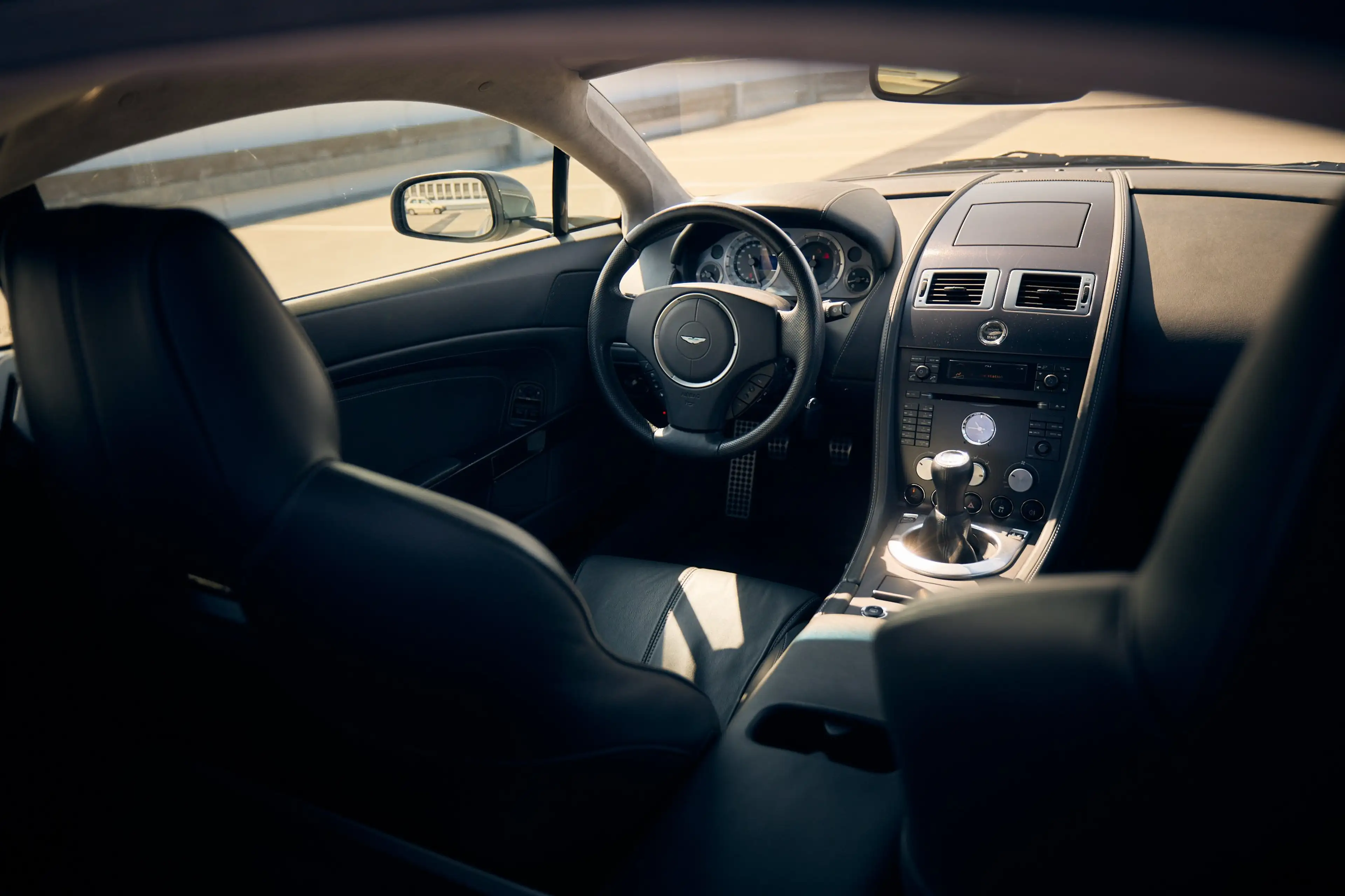 Aston Martin V8 4.3 V8 — photo 13