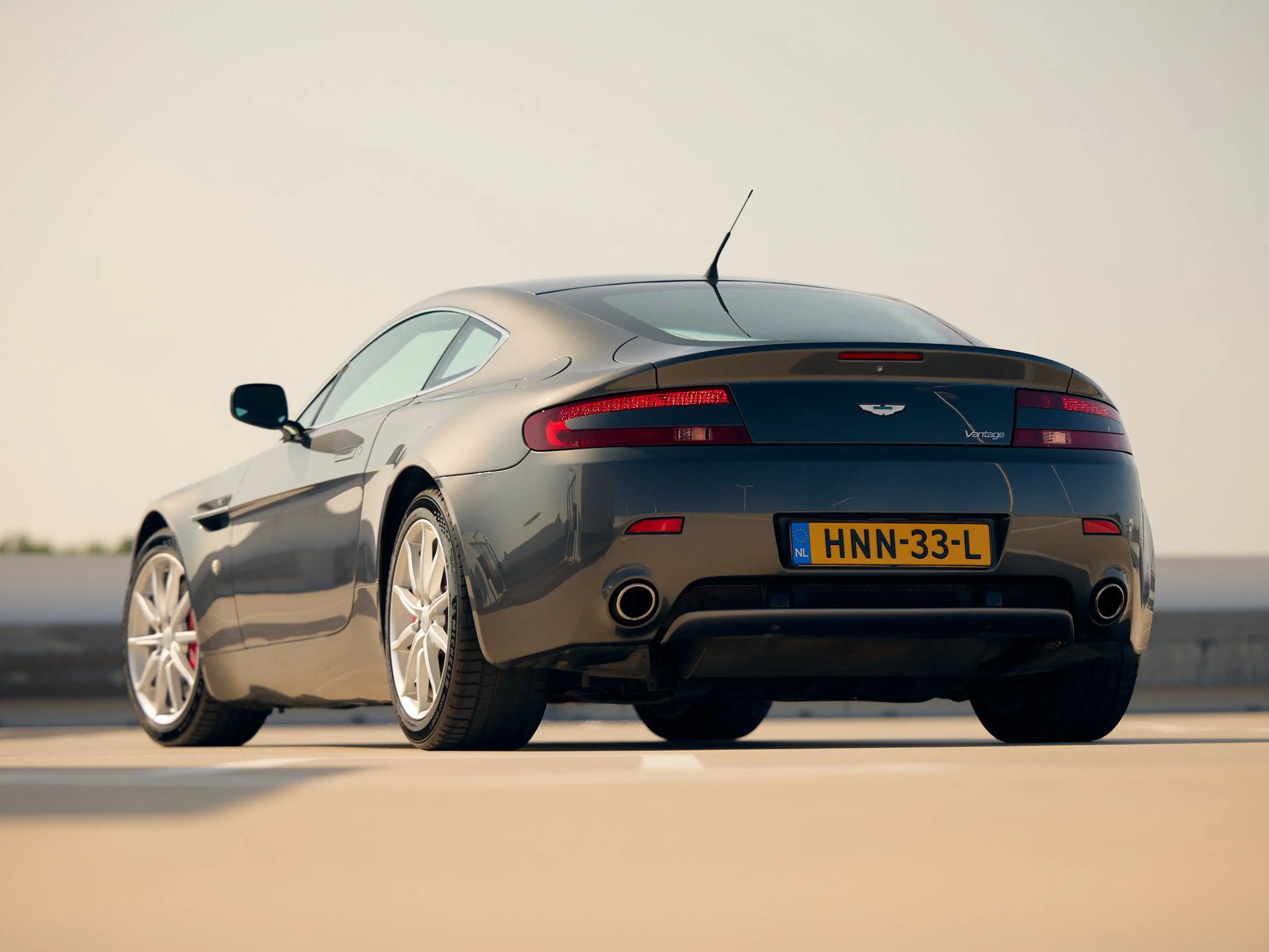 Aston Martin V8 4.3 V8 — photo 3