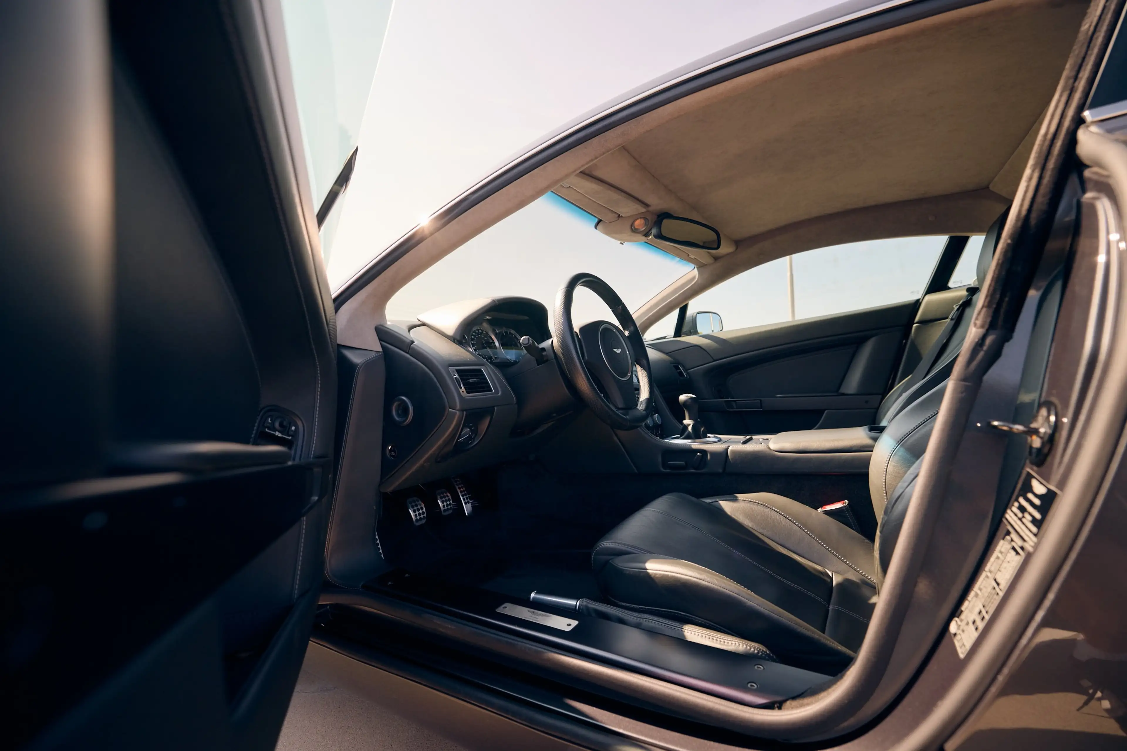 Aston Martin V8 4.3 V8 — photo 11