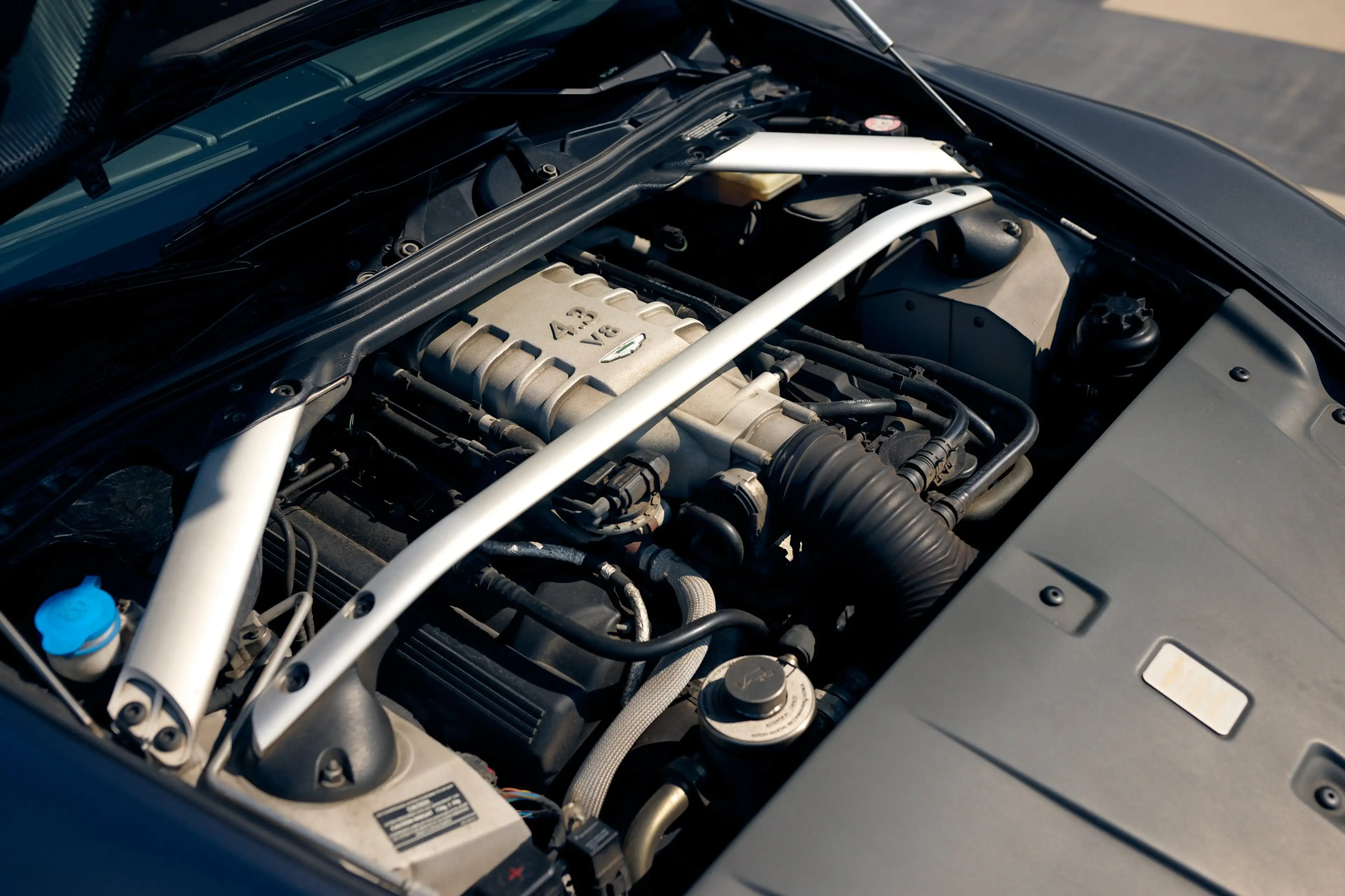 Aston Martin V8 4.3 V8 — photo 10