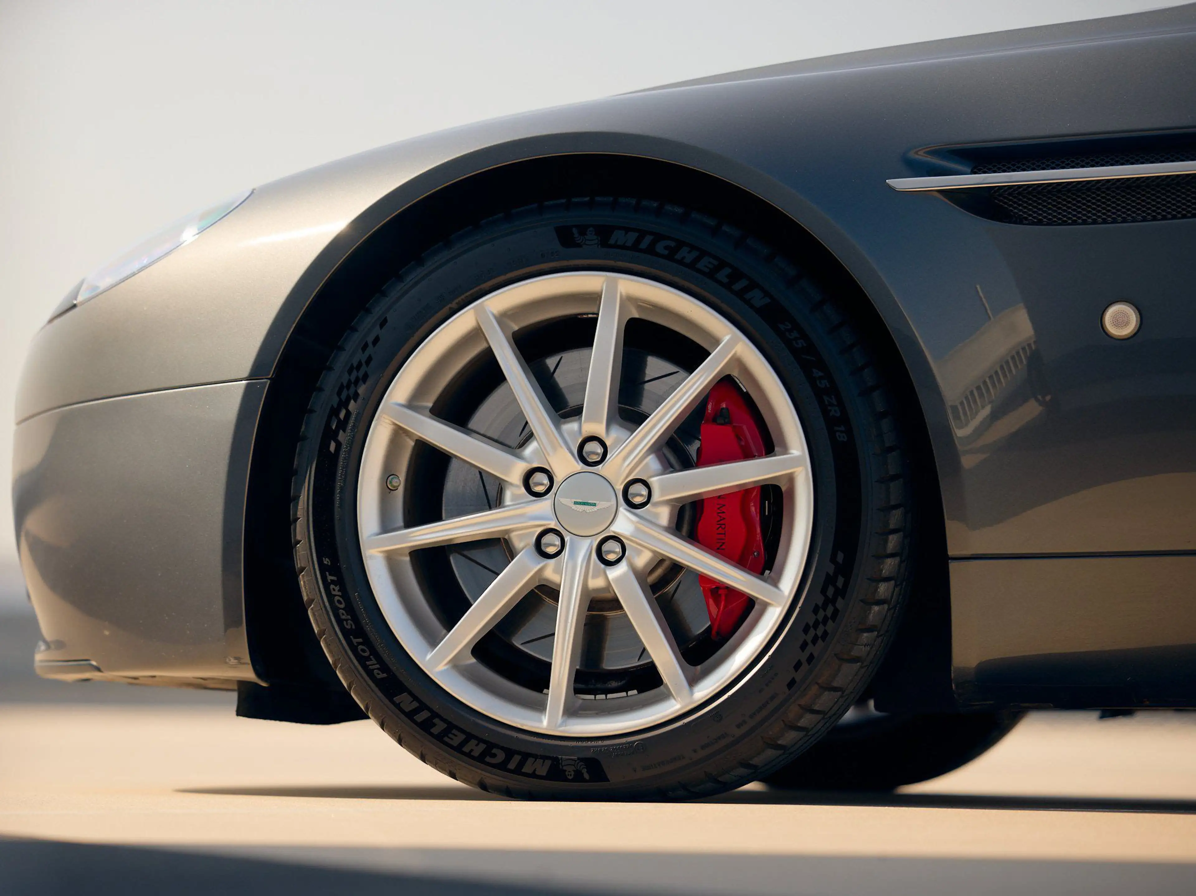 Aston Martin V8 4.3 V8 — photo 7