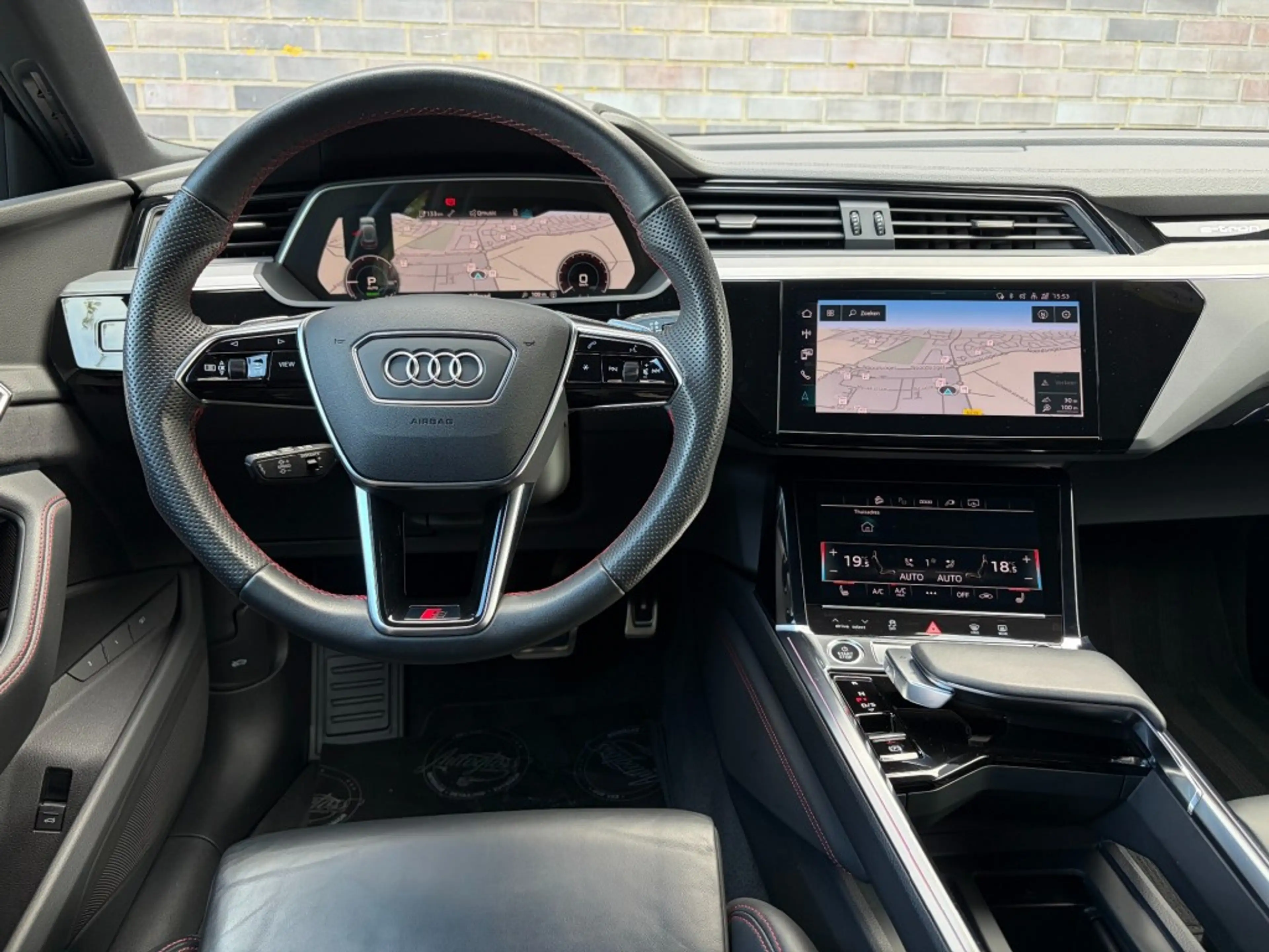 Audi Q8 e-tron 50 QUATTRO S 95 KWH - S-LINE - PANO - TREKH. - ORG — photo 11