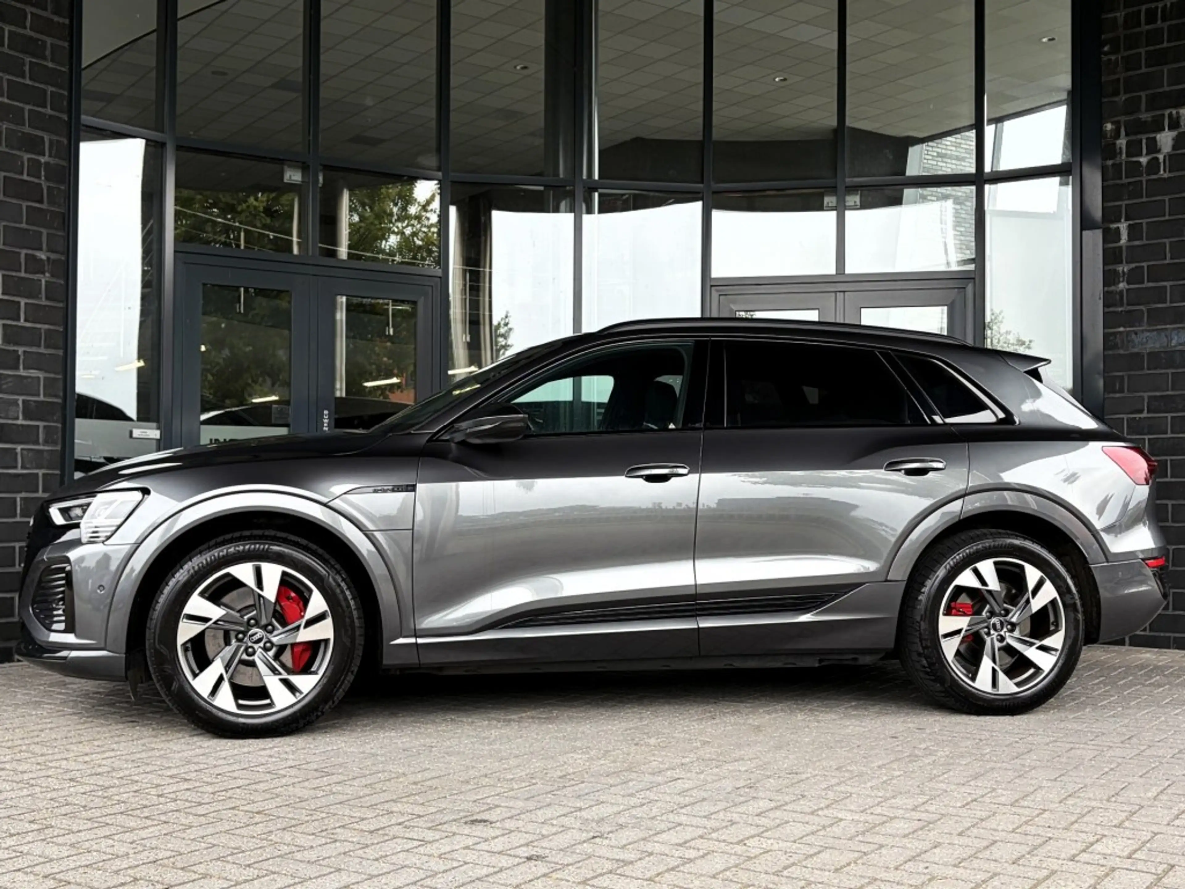 Audi Q8 e-tron 50 QUATTRO S 95 KWH - S-LINE - PANO - TREKH. - ORG — photo 4