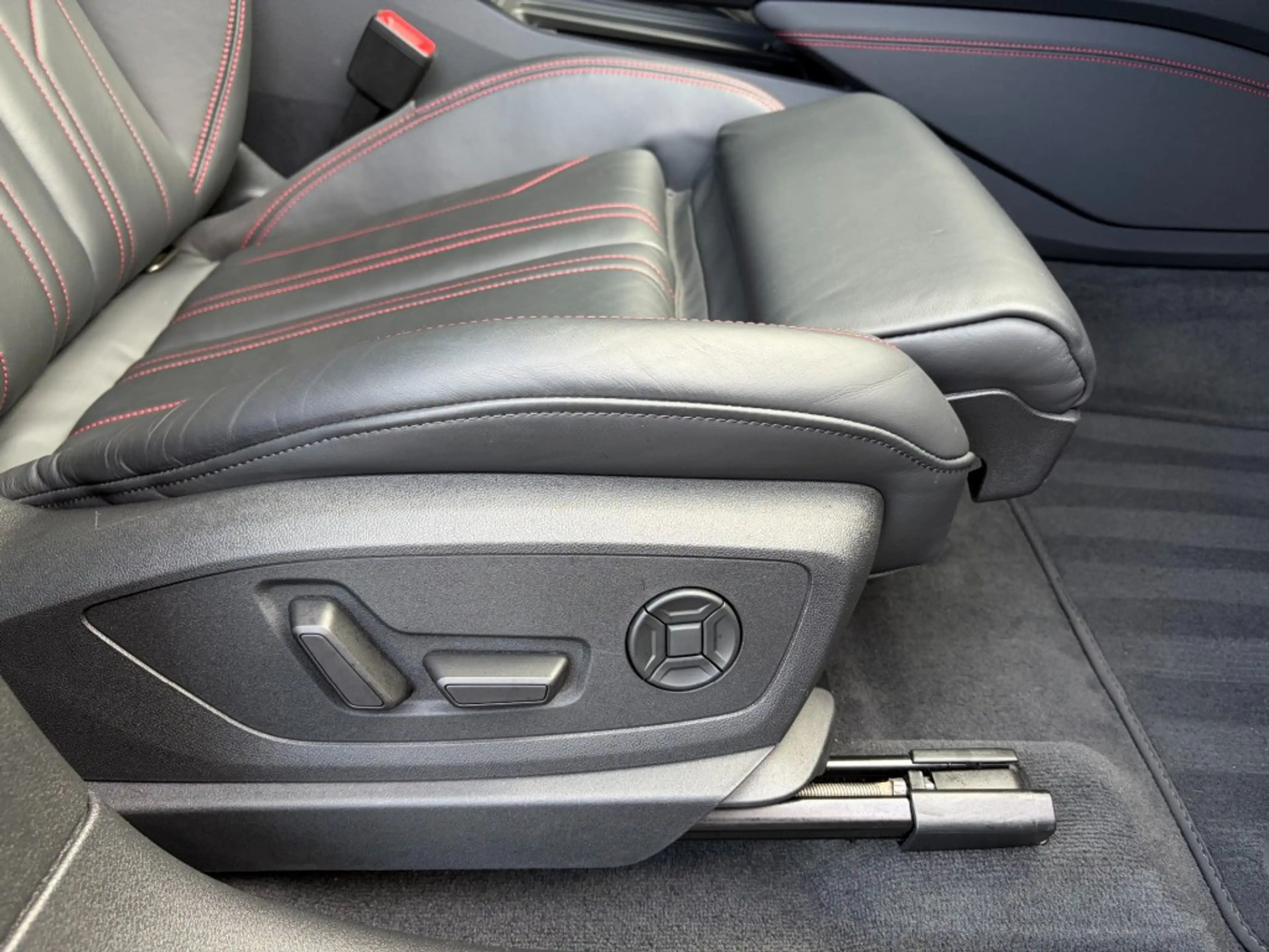 Audi Q8 e-tron 50 QUATTRO S 95 KWH - S-LINE - PANO - TREKH. - ORG — photo 21