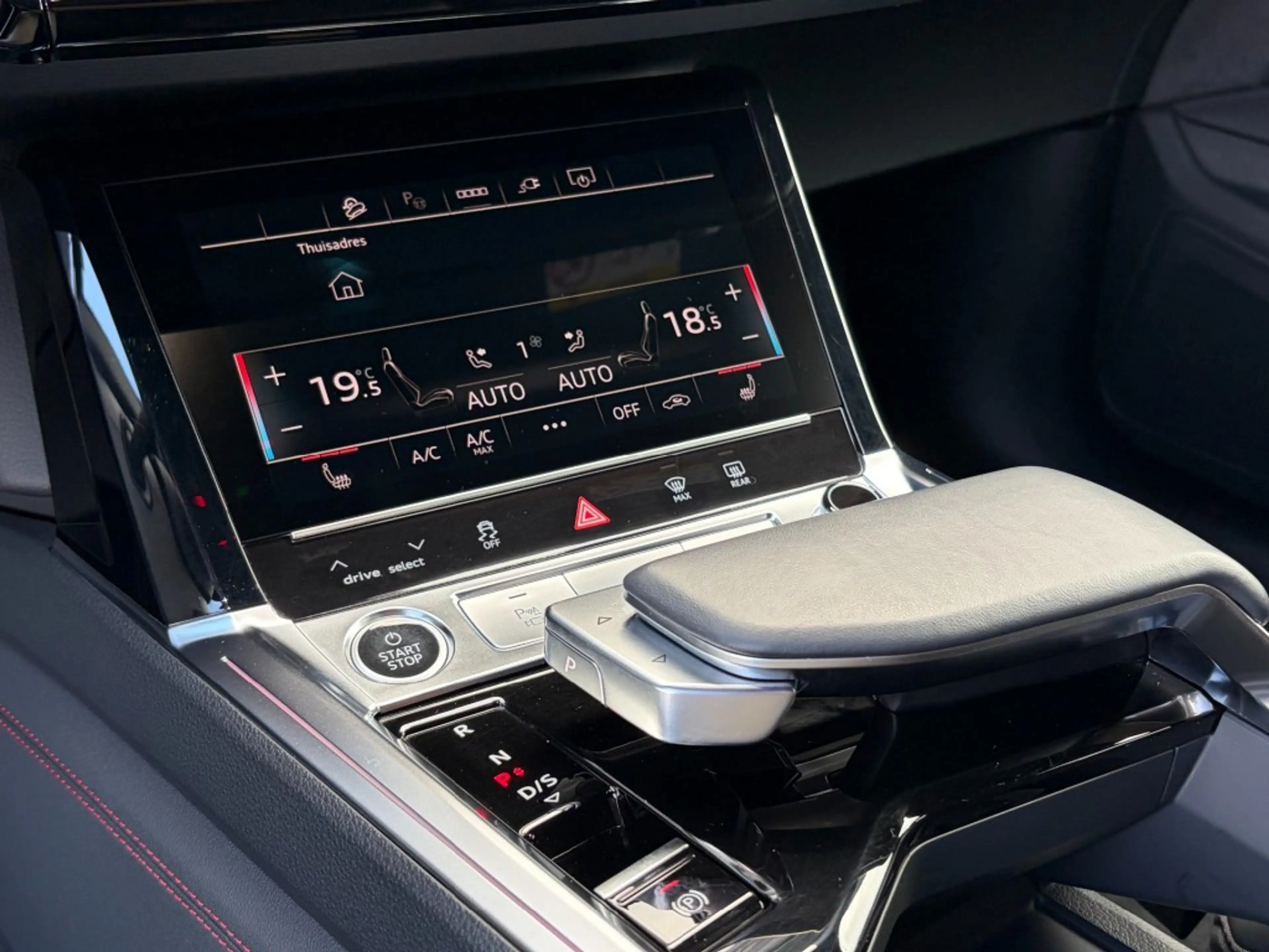 Audi Q8 e-tron 50 QUATTRO S 95 KWH - S-LINE - PANO - TREKH. - ORG — photo 25