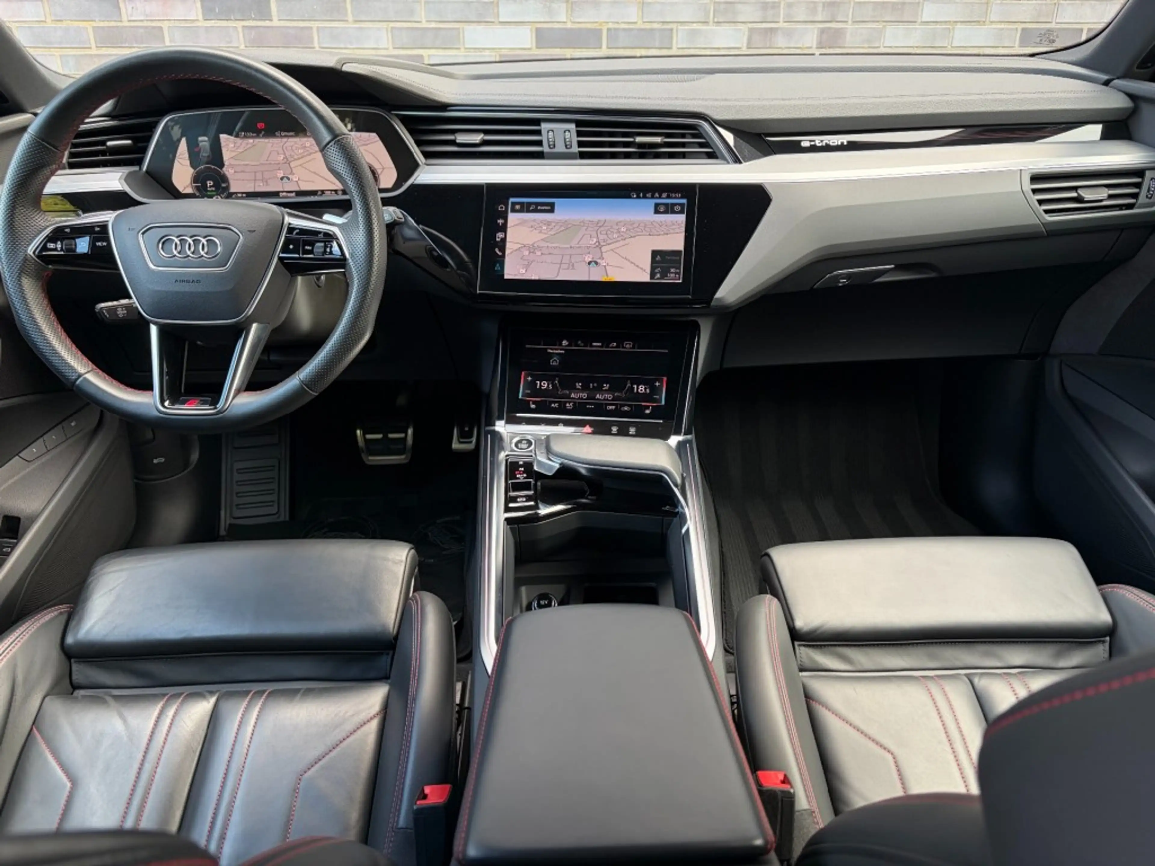 Audi Q8 e-tron 50 QUATTRO S 95 KWH - S-LINE - PANO - TREKH. - ORG — photo 2