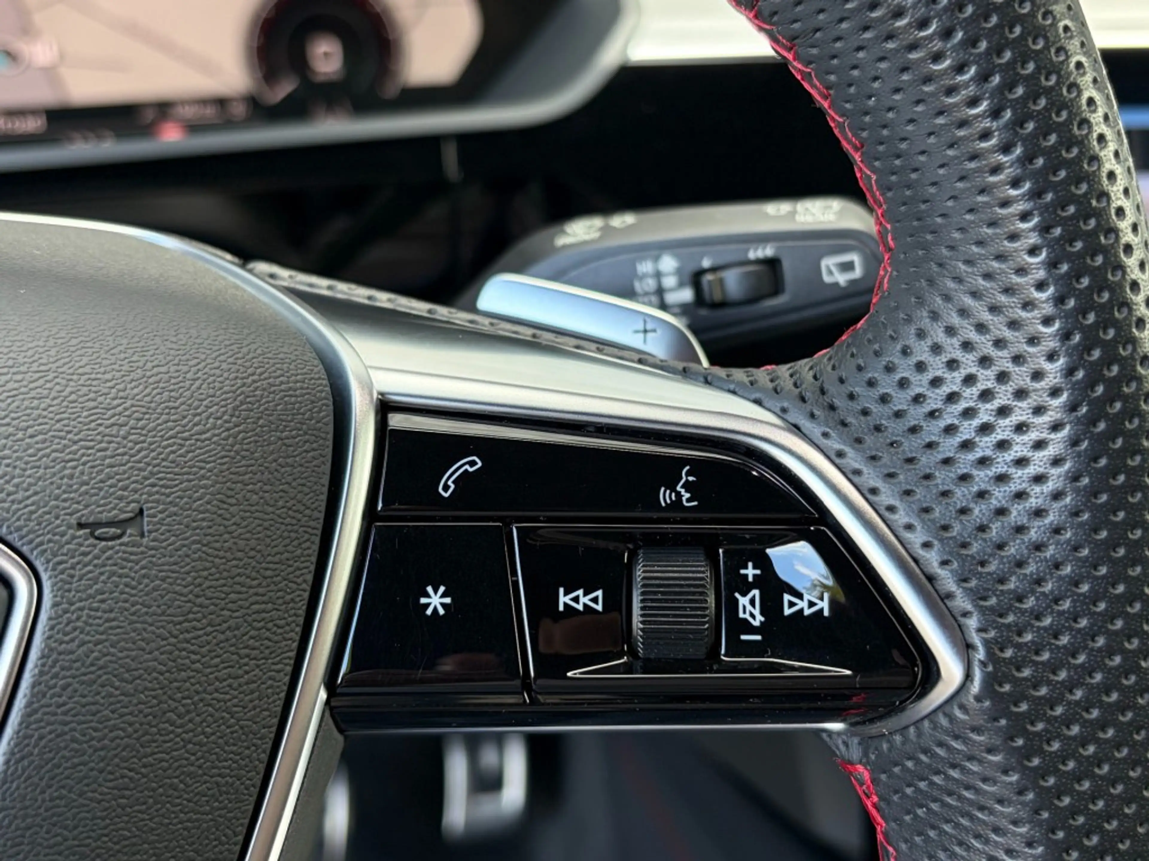 Audi Q8 e-tron 50 QUATTRO S 95 KWH - S-LINE - PANO - TREKH. - ORG — photo 23