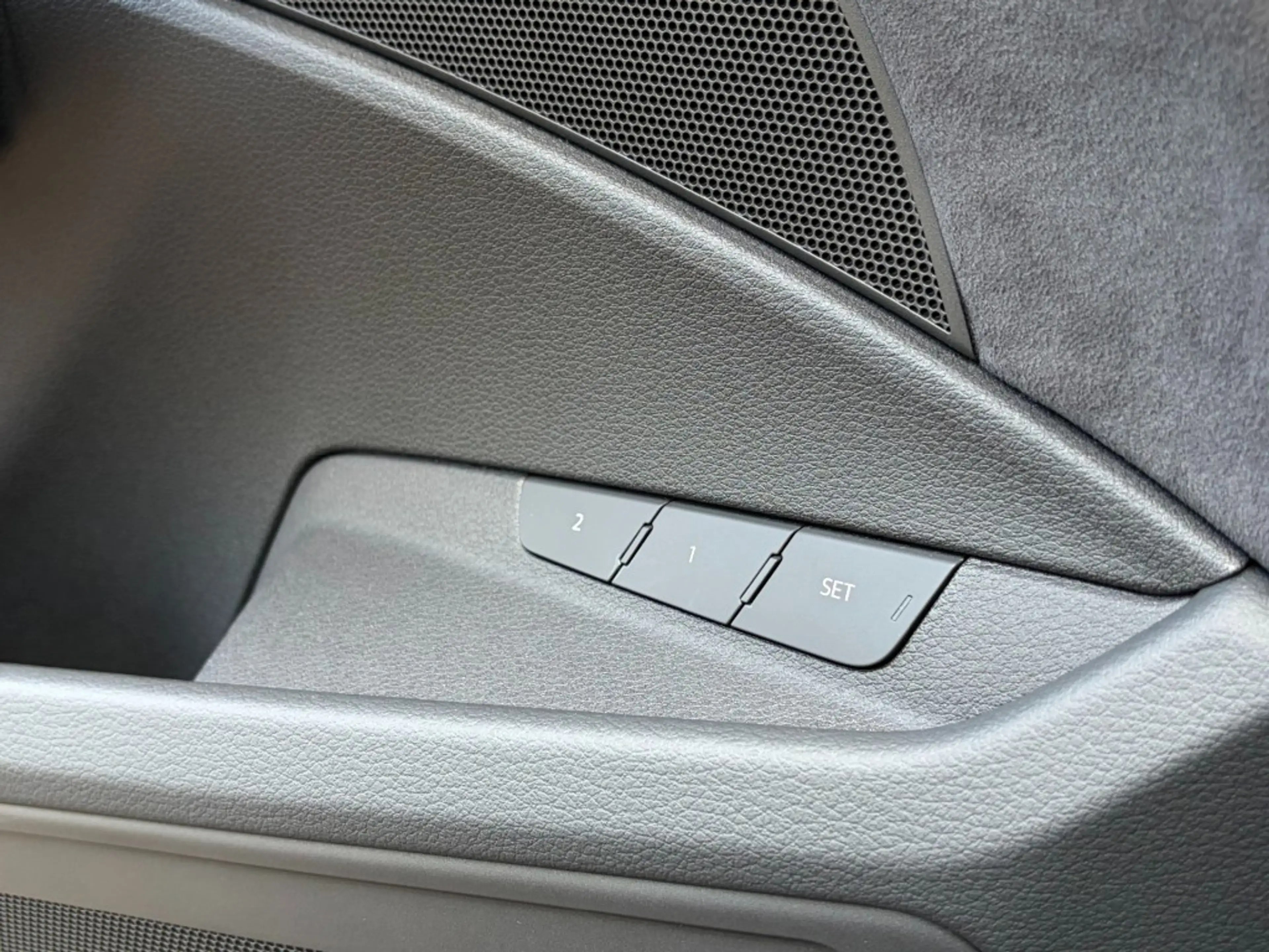 Audi Q8 e-tron 50 QUATTRO S 95 KWH - S-LINE - PANO - TREKH. - ORG — photo 32