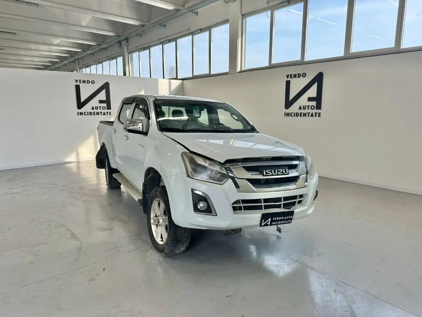 Isuzu D-Max 1.9 CREW CAB SOLAR PLUS A/T 4WD Blanco - 1