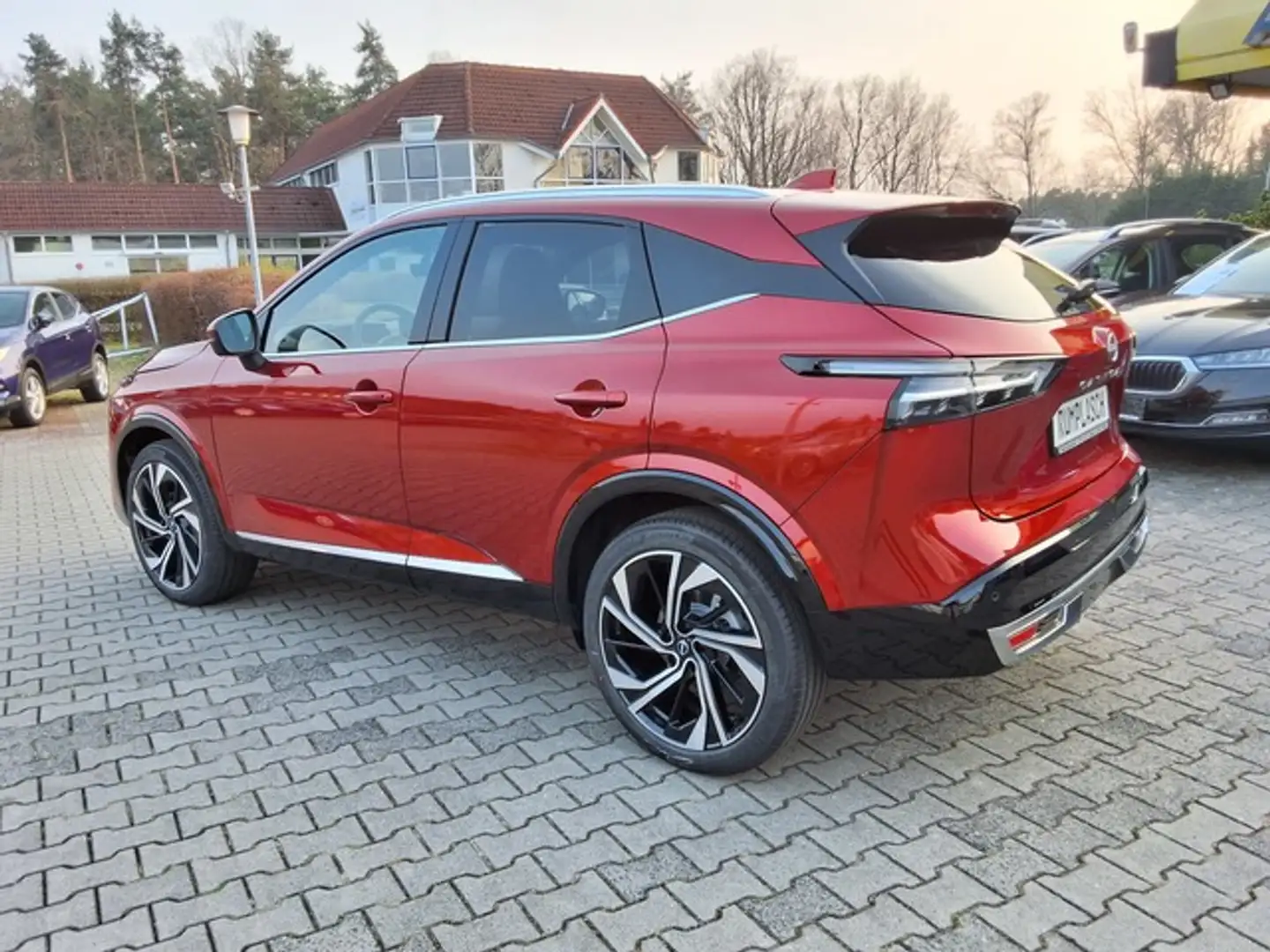 Nissan Qashqai 1,3 DIG-Tekna+ MHEV Aut.stufenlos Navi Kamera DAB Rood - 2