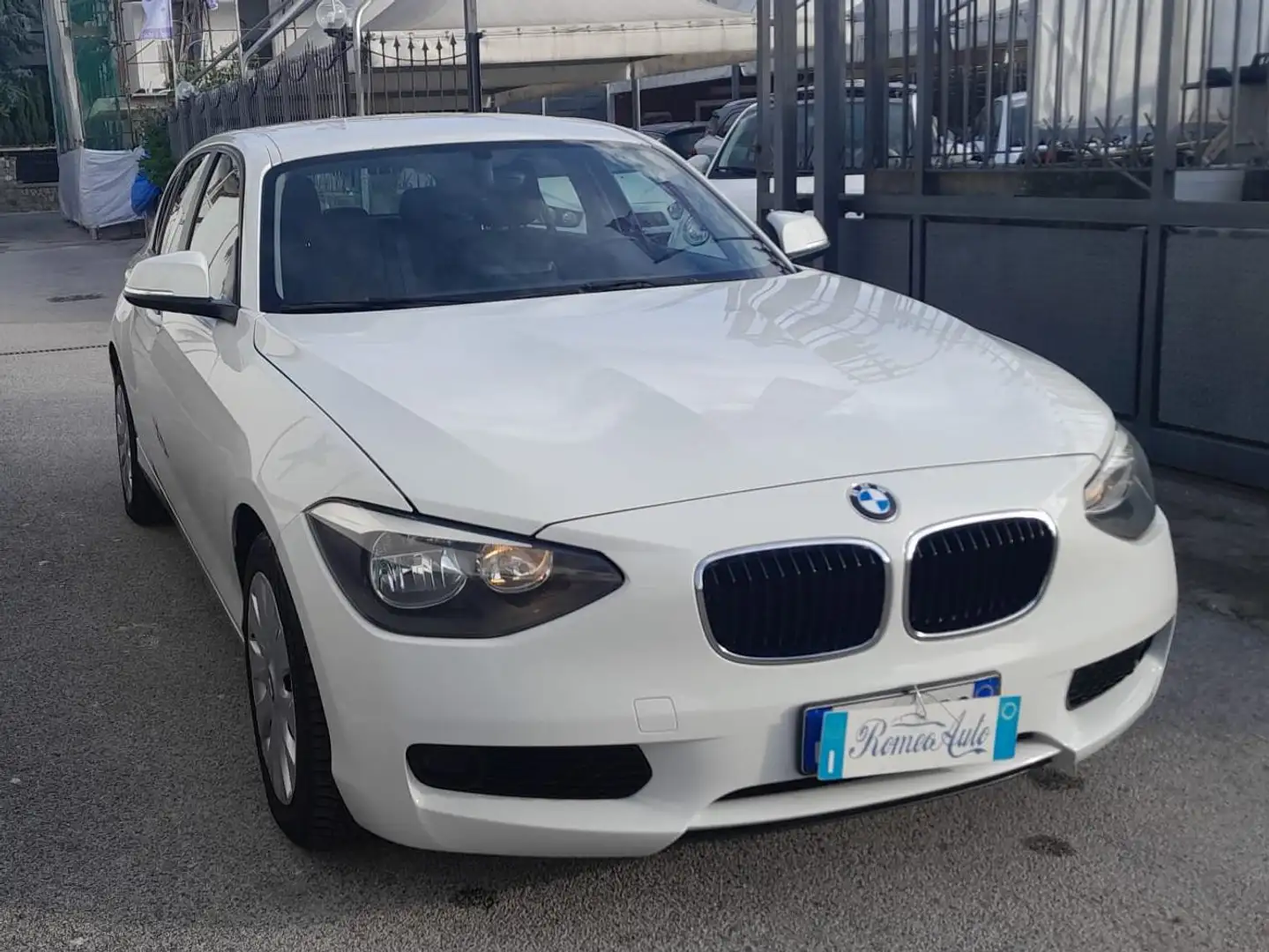 BMW 116 116d 5p Joy Blanc - 1
