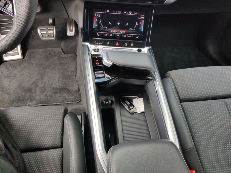 Audi Q8 e-tron Q8 55 quattro S-Line, Ambiente Plus, B&O, Head-U — photo 11