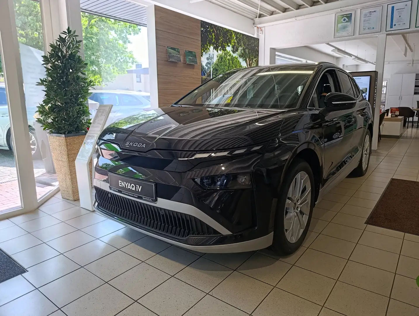 Skoda Enyaq 60 Lodge Schwarz - 1