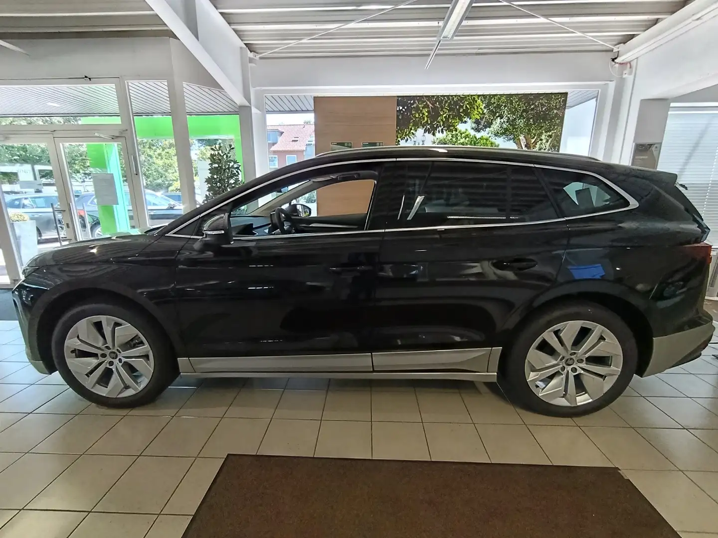 Skoda Enyaq 60 Lodge Schwarz - 2