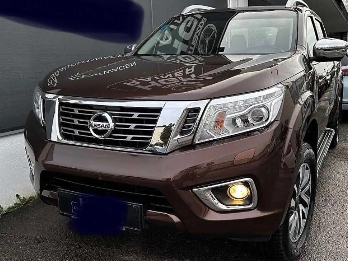 Nissan Navara NP300 Double Cab, 4x4, 2,3 dCi Tekna, Automatik Braun - 1