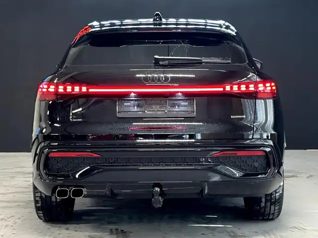 Audi Q5 view 11